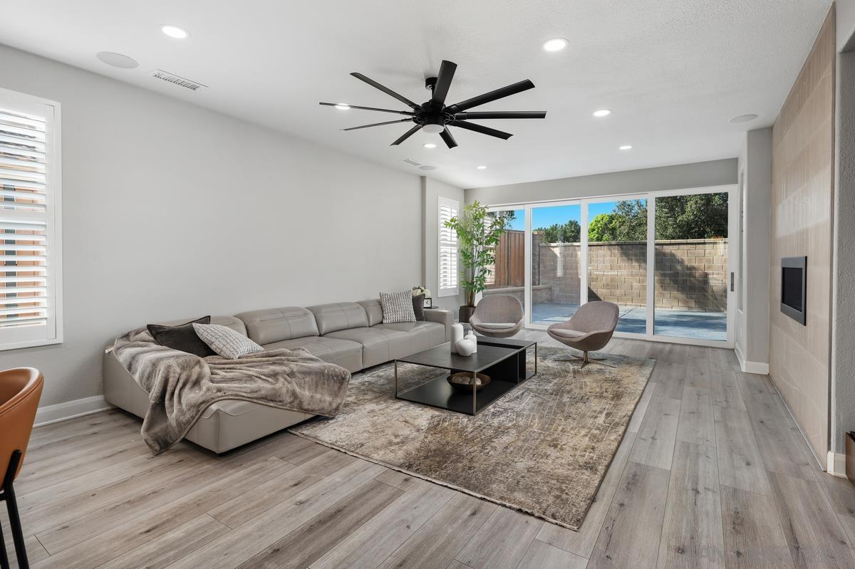 Detail Gallery Image 17 of 45 For 1382  Stoney Spring Court, Chula Vista,  CA 91913 - 4 Beds | 3/1 Baths