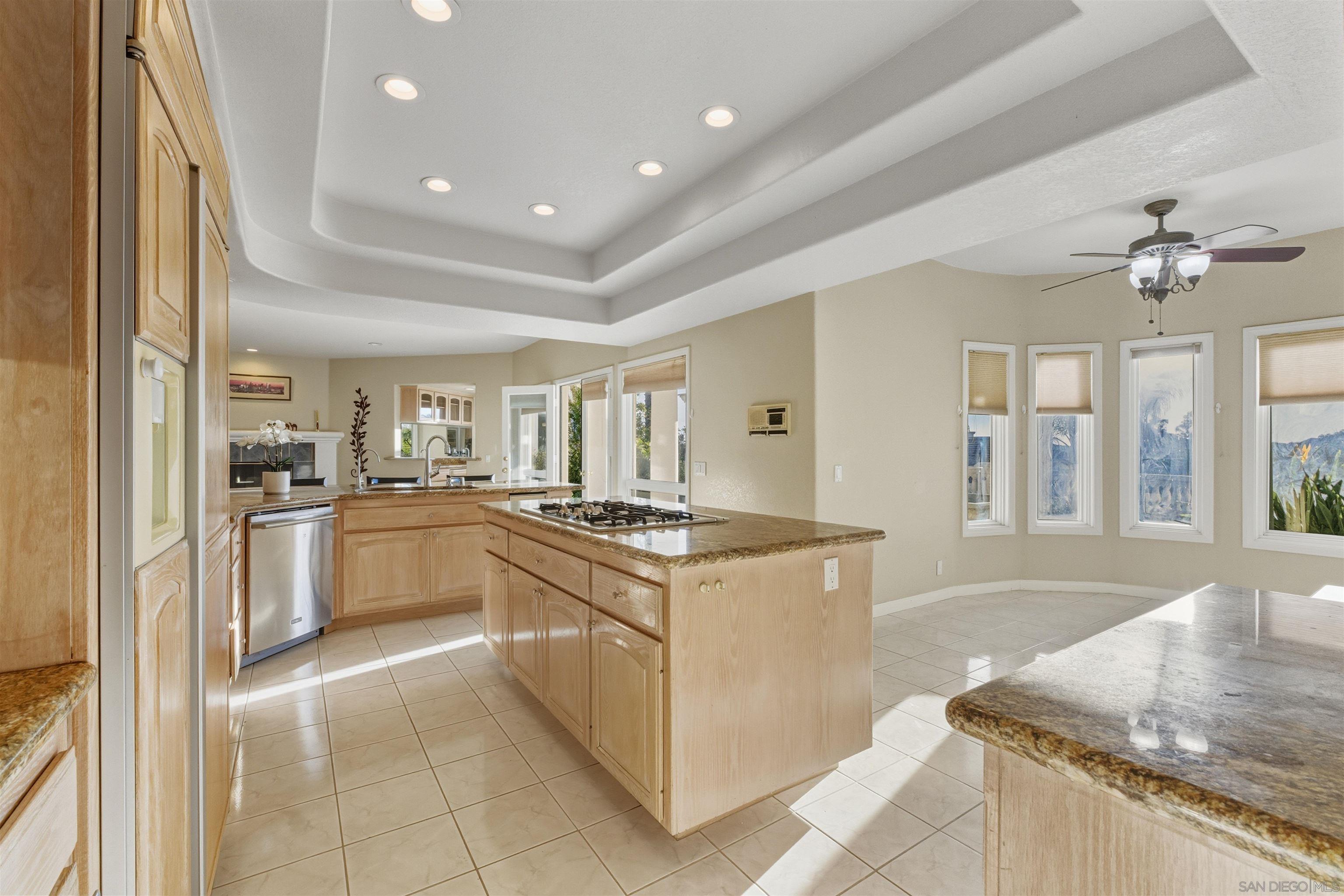 Detail Gallery Image 14 of 43 For 2464  Canyon Creek Rd, Escondido,  CA 92025 - 6 Beds | 5 Baths