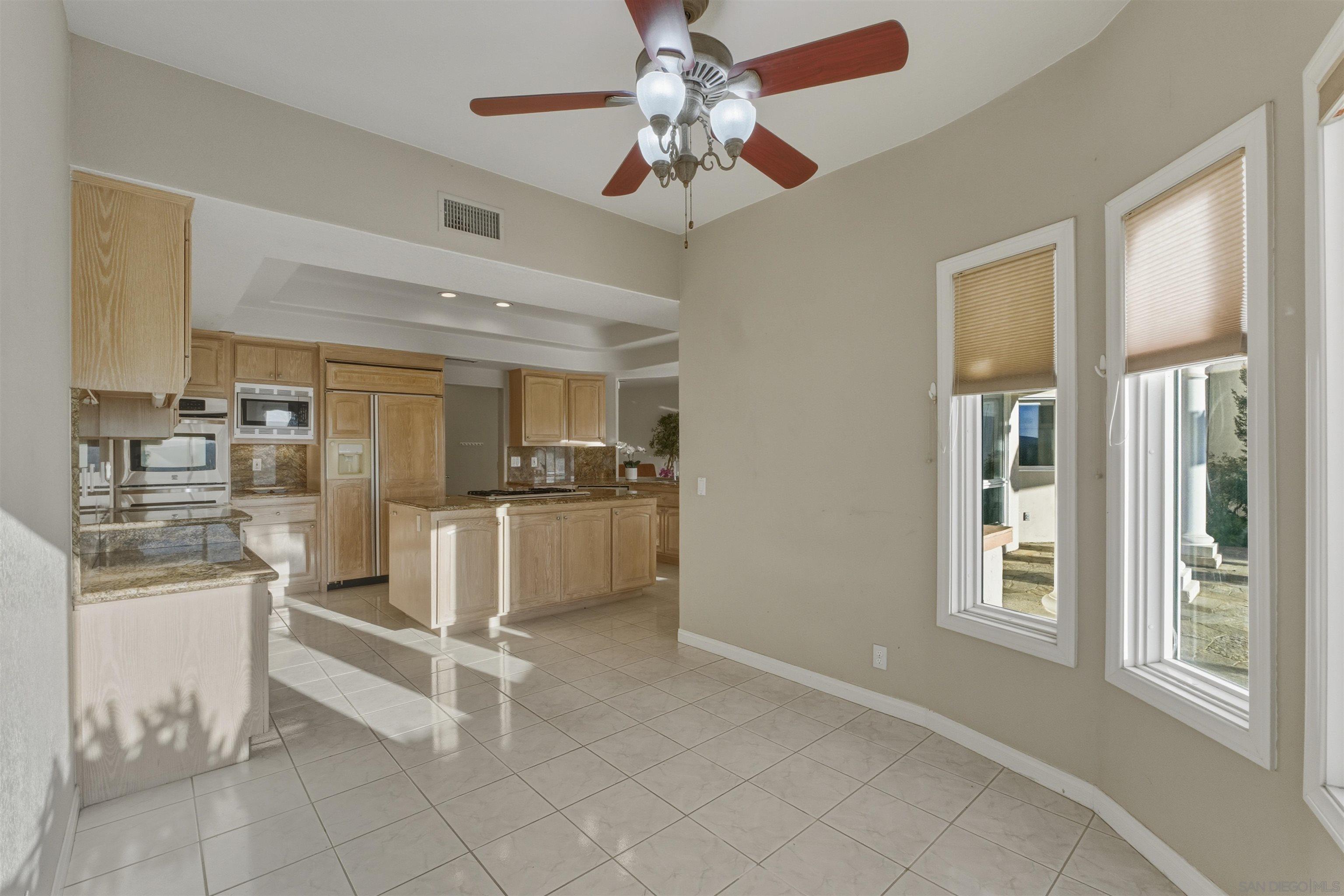 Detail Gallery Image 15 of 43 For 2464  Canyon Creek Rd, Escondido,  CA 92025 - 6 Beds | 5 Baths