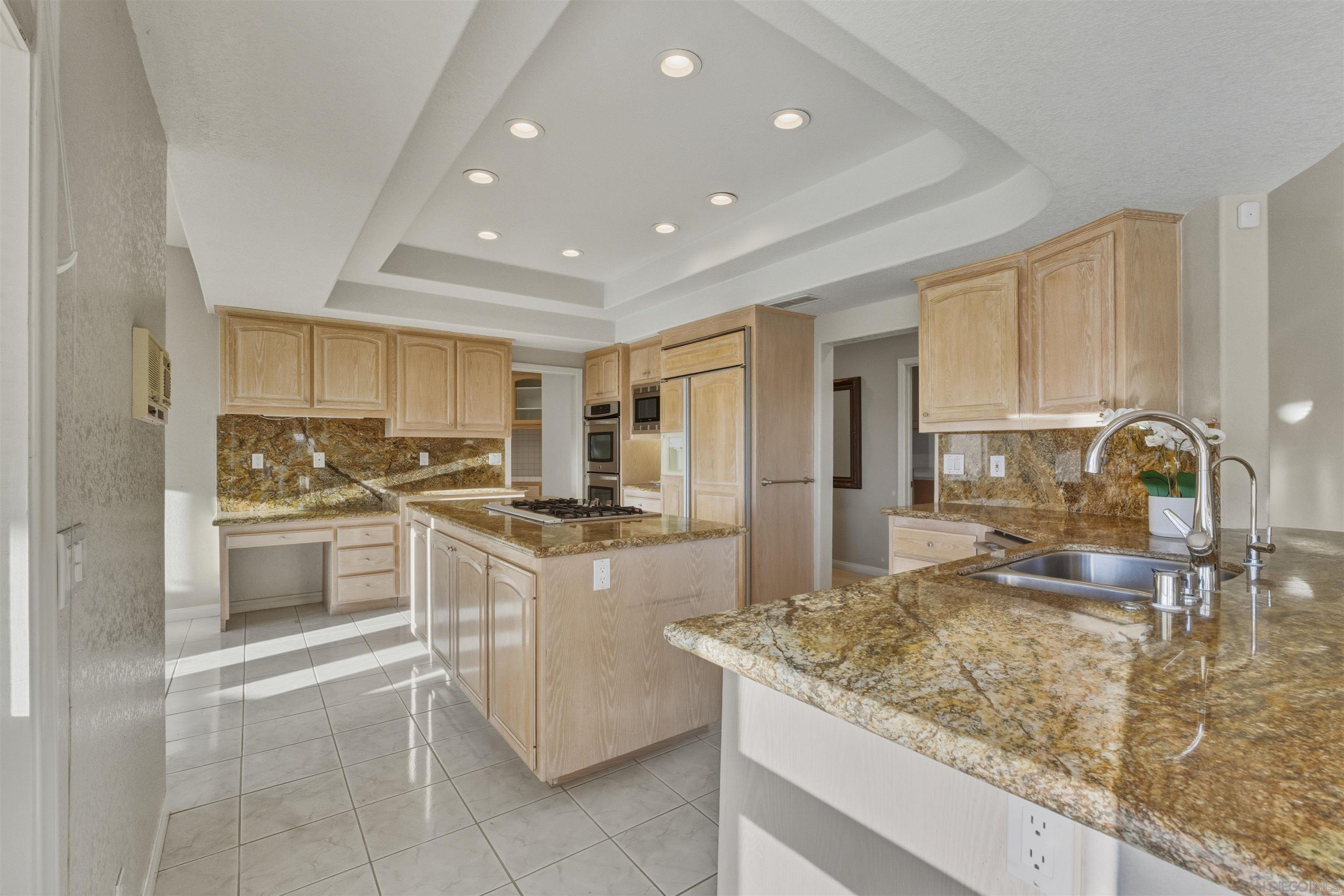 Detail Gallery Image 16 of 43 For 2464  Canyon Creek Rd, Escondido,  CA 92025 - 6 Beds | 5 Baths