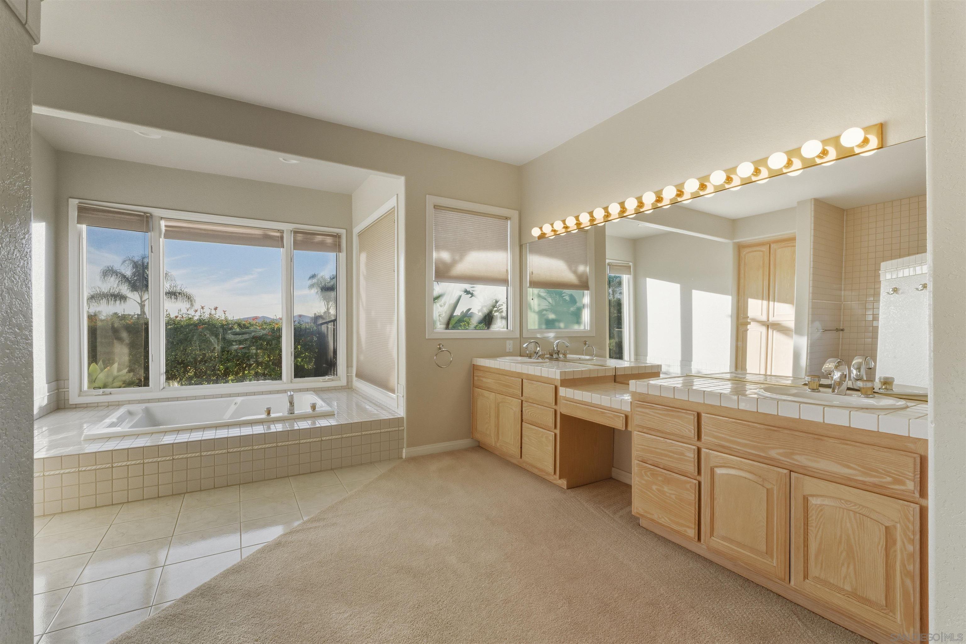 Detail Gallery Image 24 of 43 For 2464  Canyon Creek Rd, Escondido,  CA 92025 - 6 Beds | 5 Baths