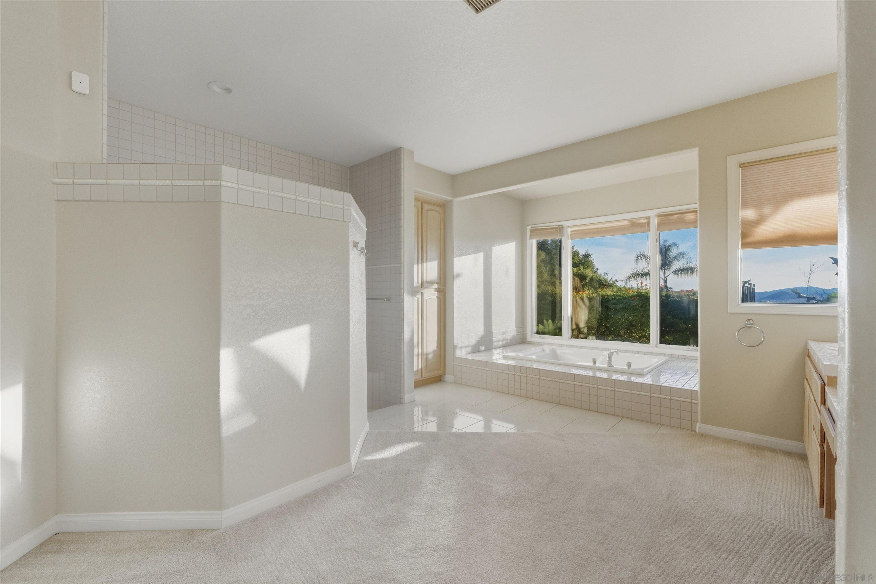 Detail Gallery Image 27 of 43 For 2464  Canyon Creek Rd, Escondido,  CA 92025 - 6 Beds | 5 Baths