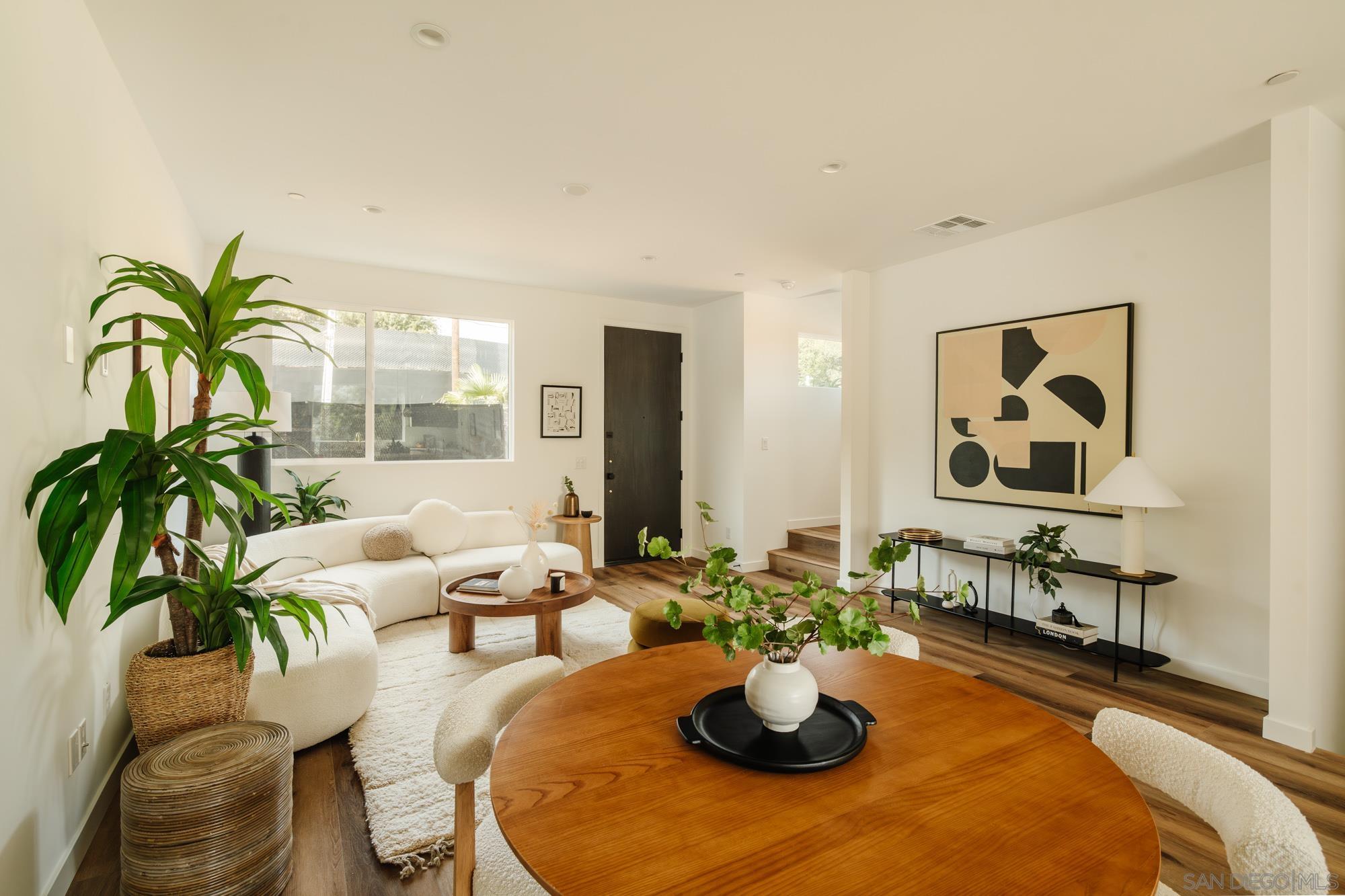 Detail Gallery Image 2 of 18 For 3859 N Riley Ln, Los Angeles,  CA 90065 - 2 Beds | 2/1 Baths