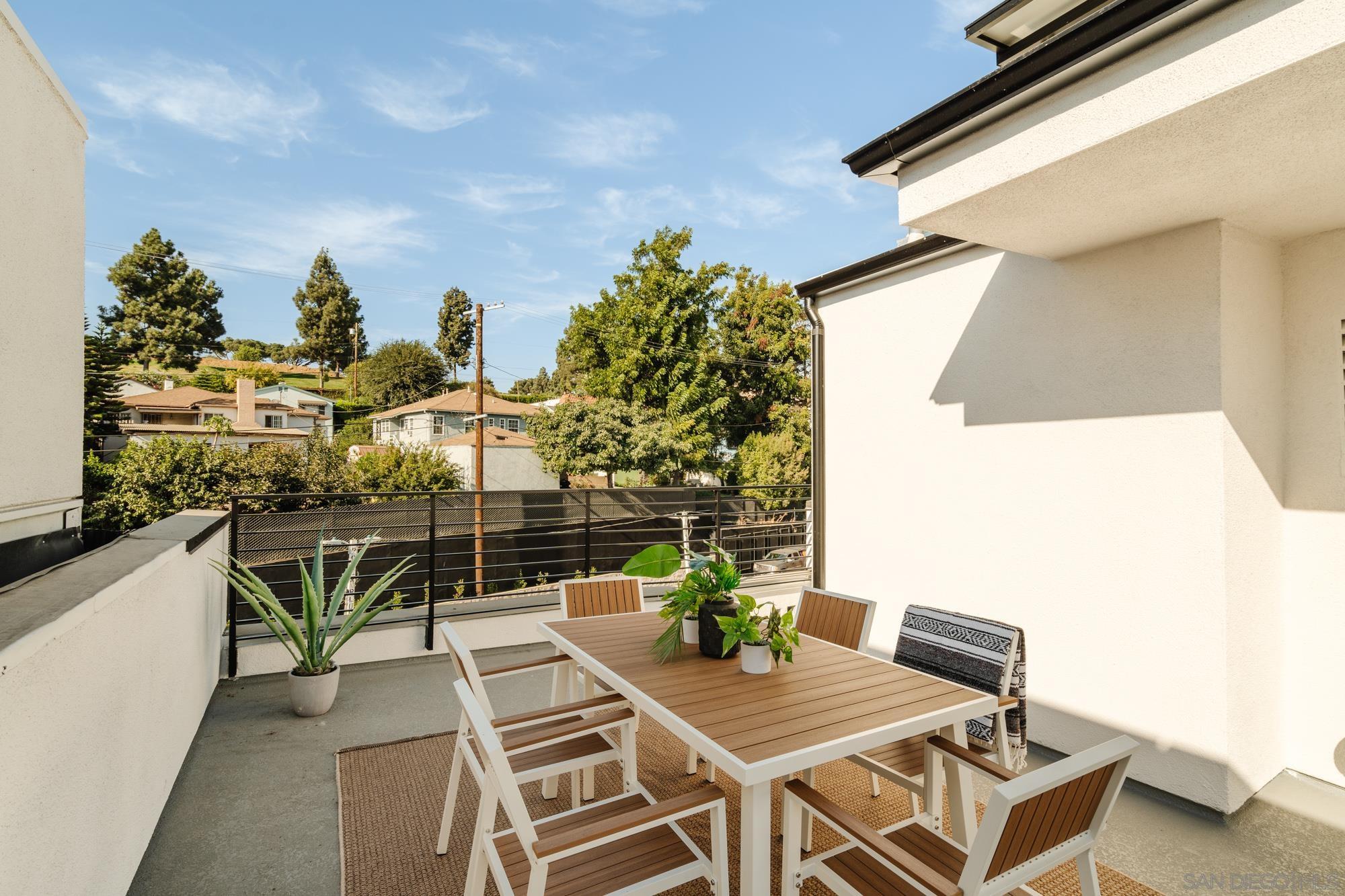 Detail Gallery Image 16 of 18 For 3859 N Riley Ln, Los Angeles,  CA 90065 - 2 Beds | 2/1 Baths