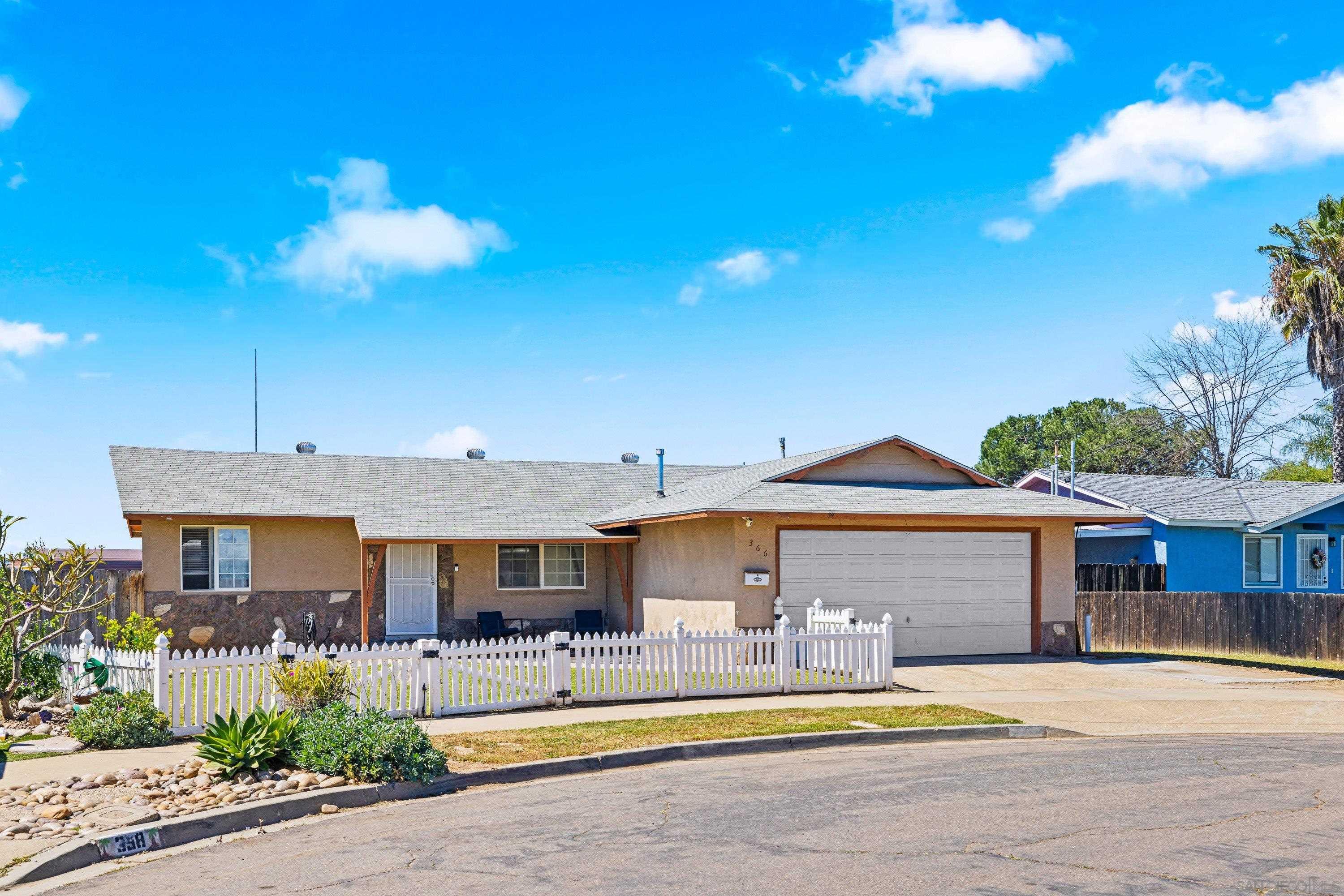 Detail Gallery Image 2 of 27 For 366  Tiny, El Cajon,  CA 92019 - 3 Beds | 1/1 Baths