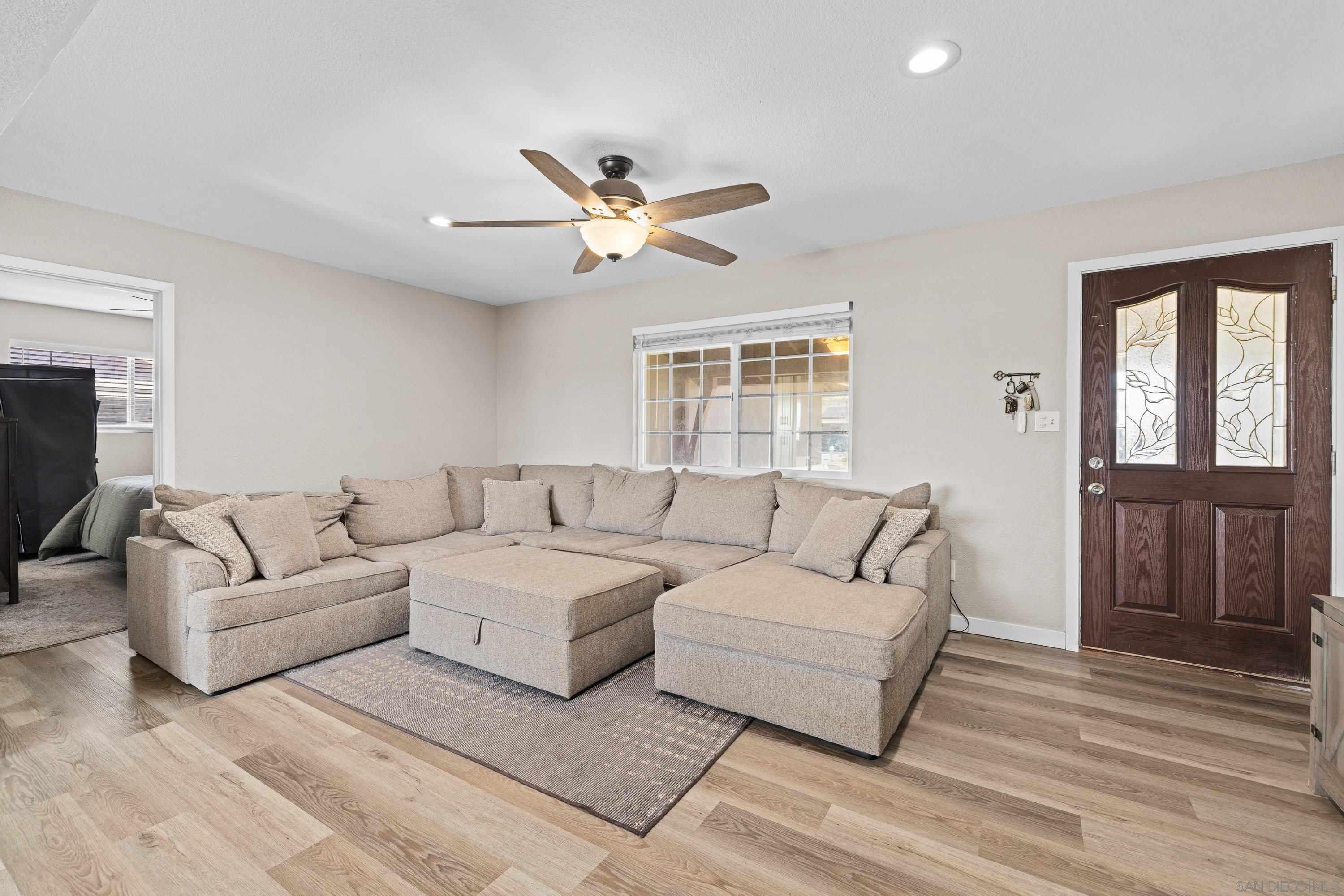 Detail Gallery Image 6 of 27 For 366  Tiny, El Cajon,  CA 92019 - 3 Beds | 1/1 Baths