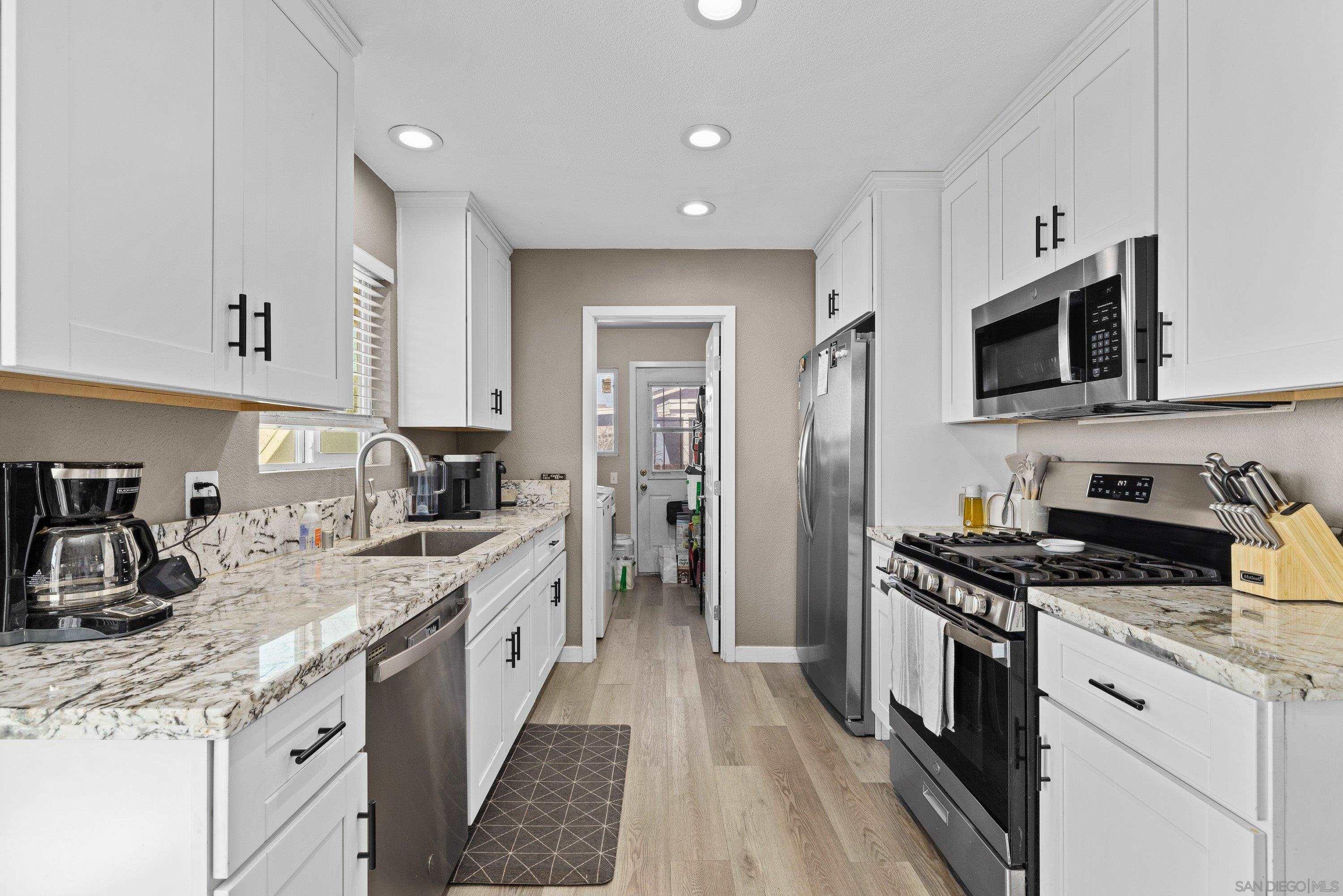 Detail Gallery Image 10 of 27 For 366  Tiny, El Cajon,  CA 92019 - 3 Beds | 1/1 Baths