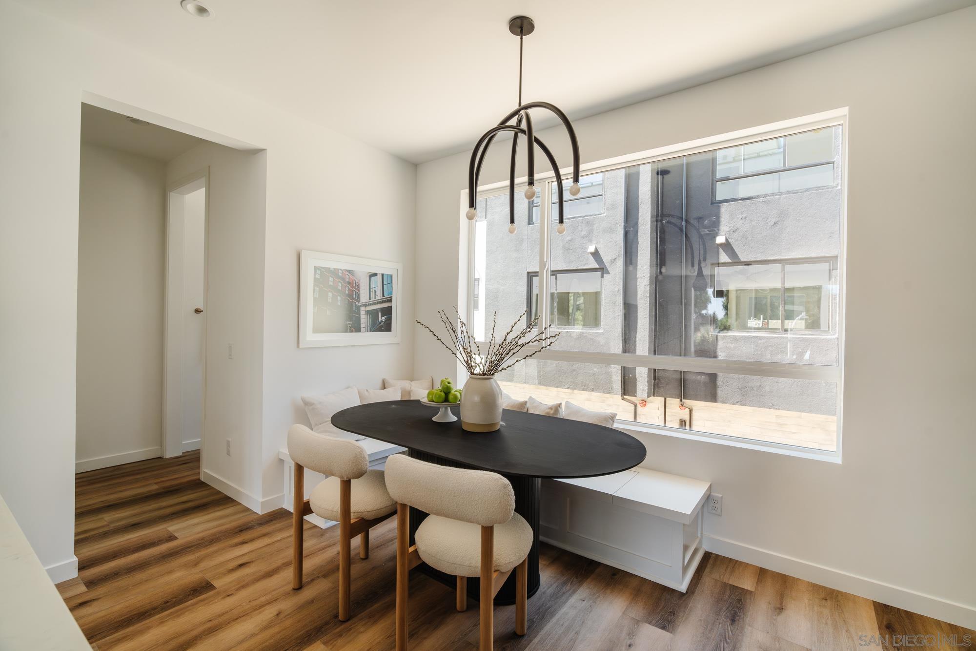 Detail Gallery Image 6 of 21 For 3844 N Emery Wy, Los Angeles,  CA 90065 - 3 Beds | 2/1 Baths