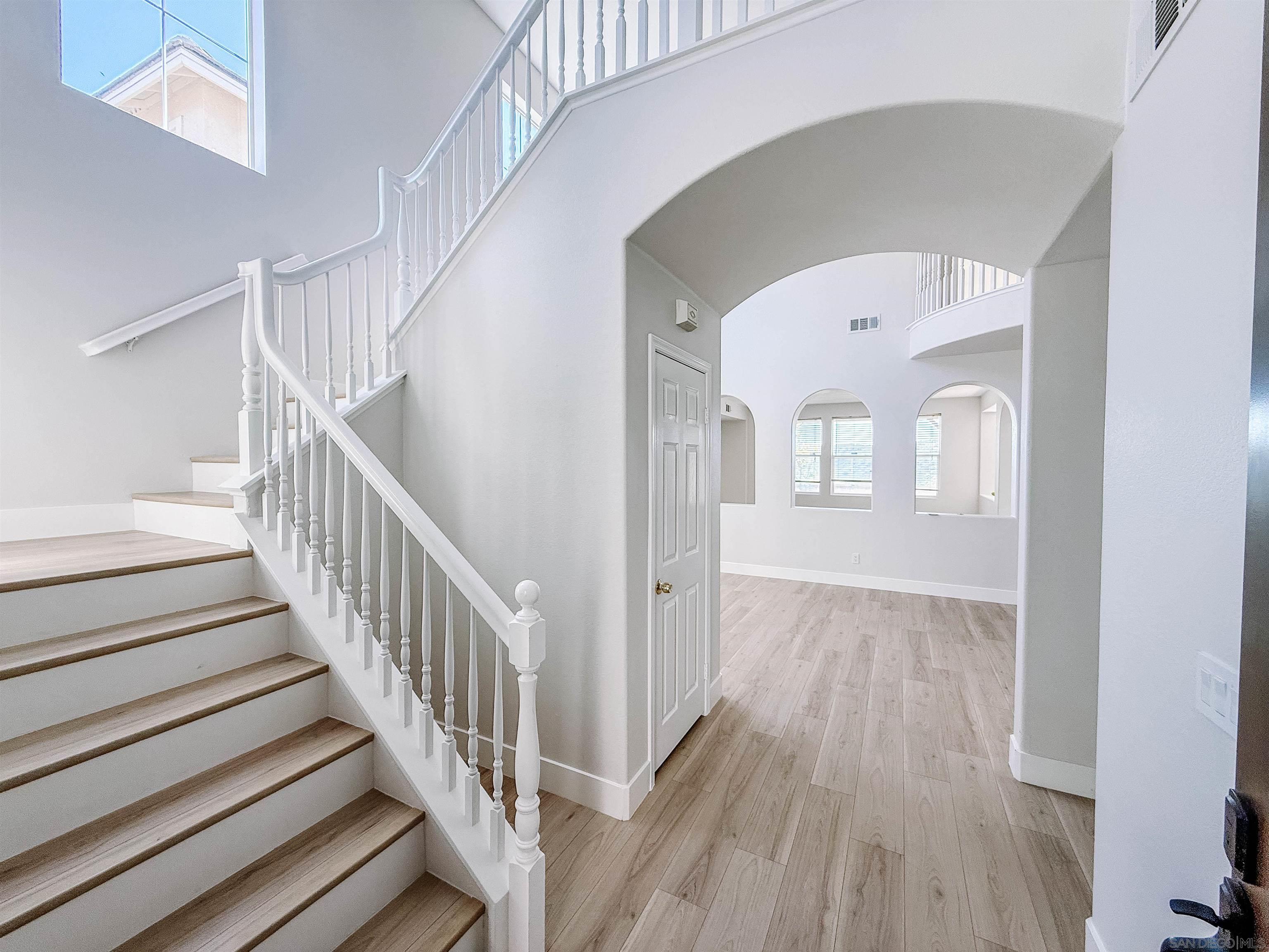 Detail Gallery Image 2 of 33 For 13138  Mesa Crest Pl, San Diego,  CA 92129 - 4 Beds | 2/1 Baths