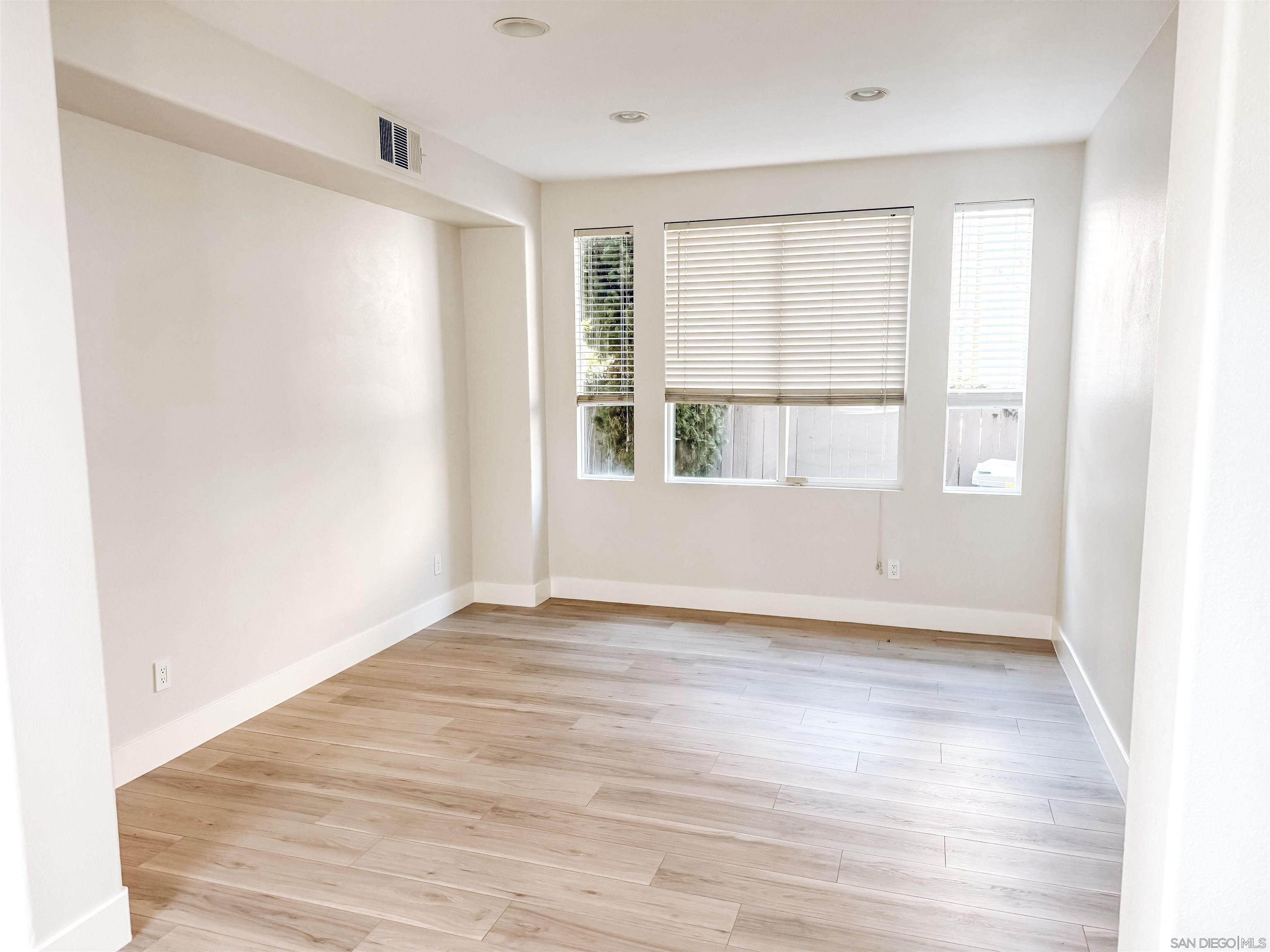 Detail Gallery Image 6 of 33 For 13138  Mesa Crest Pl, San Diego,  CA 92129 - 4 Beds | 2/1 Baths