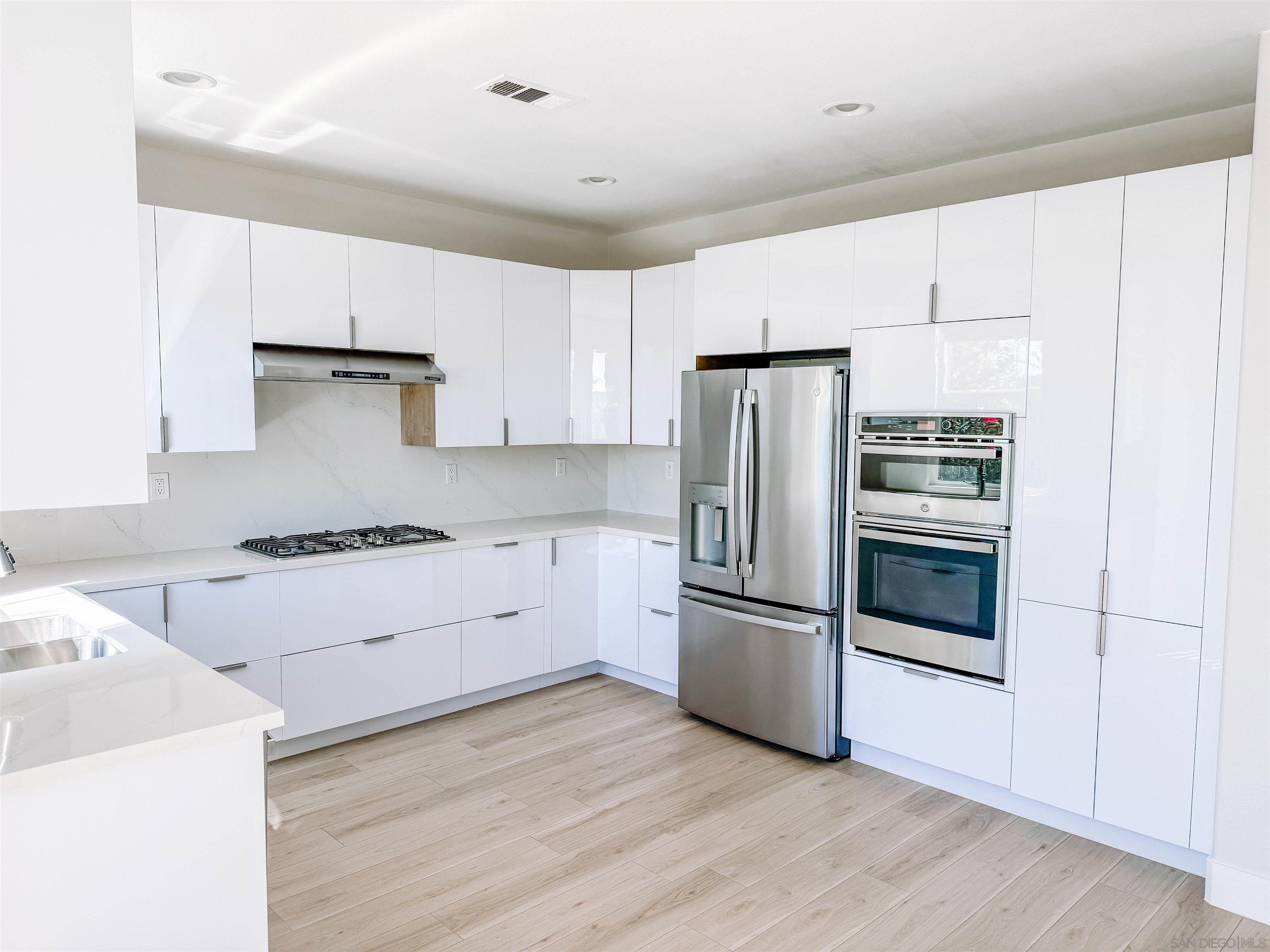 Detail Gallery Image 8 of 33 For 13138  Mesa Crest Pl, San Diego,  CA 92129 - 4 Beds | 2/1 Baths