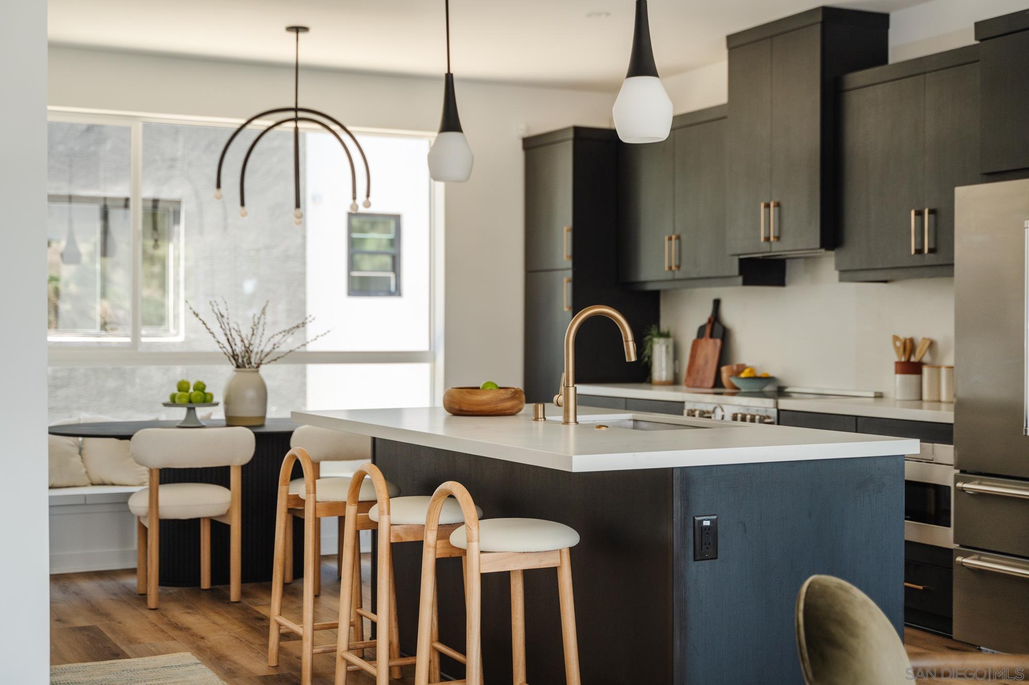 Detail Gallery Image 5 of 21 For 3852 N Emery Wy, Los Angeles,  CA 90065 - 3 Beds | 2/1 Baths