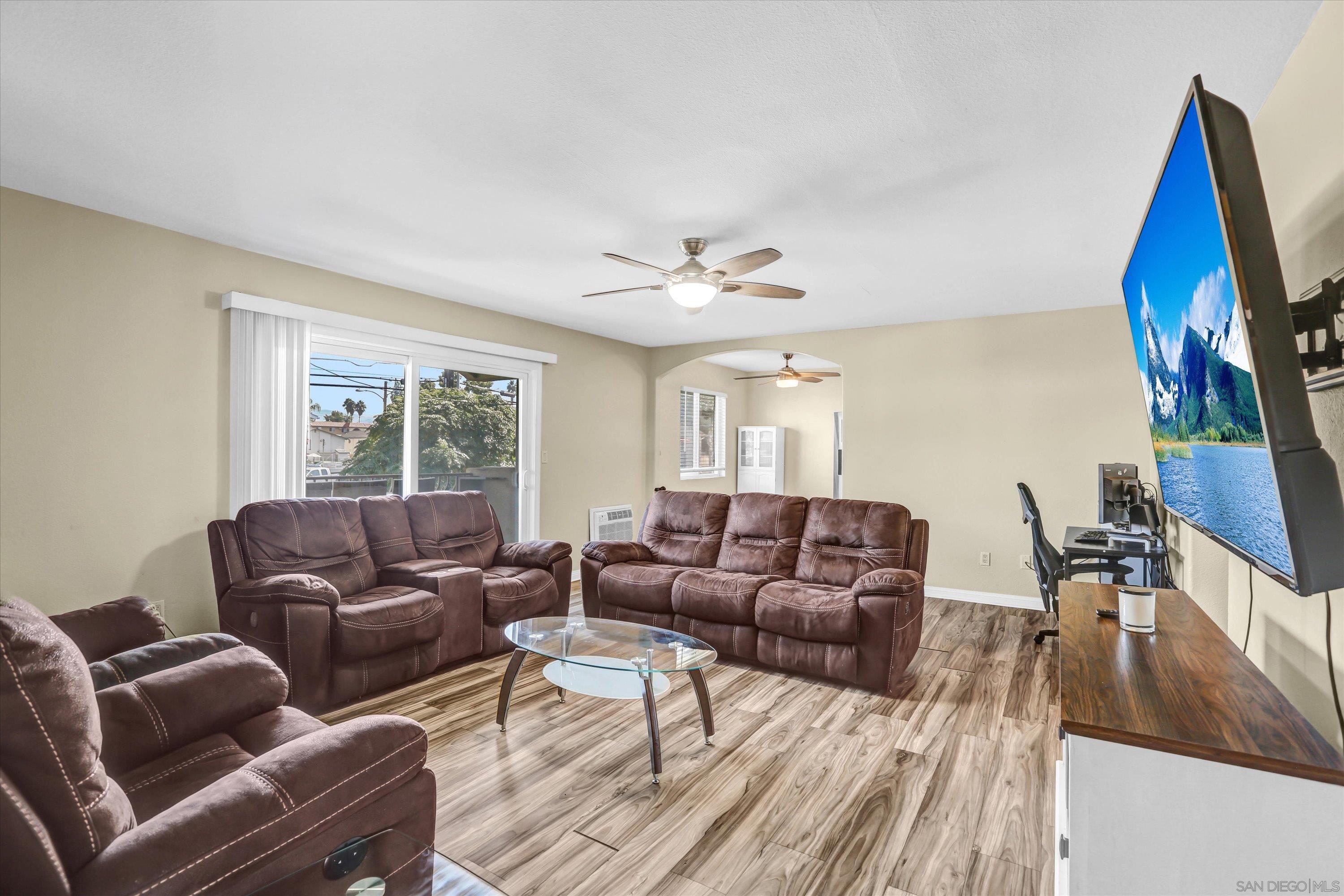 Detail Gallery Image 3 of 13 For 188 S Lincoln  #14,  El Cajon,  CA 92020 - 2 Beds | 1/1 Baths