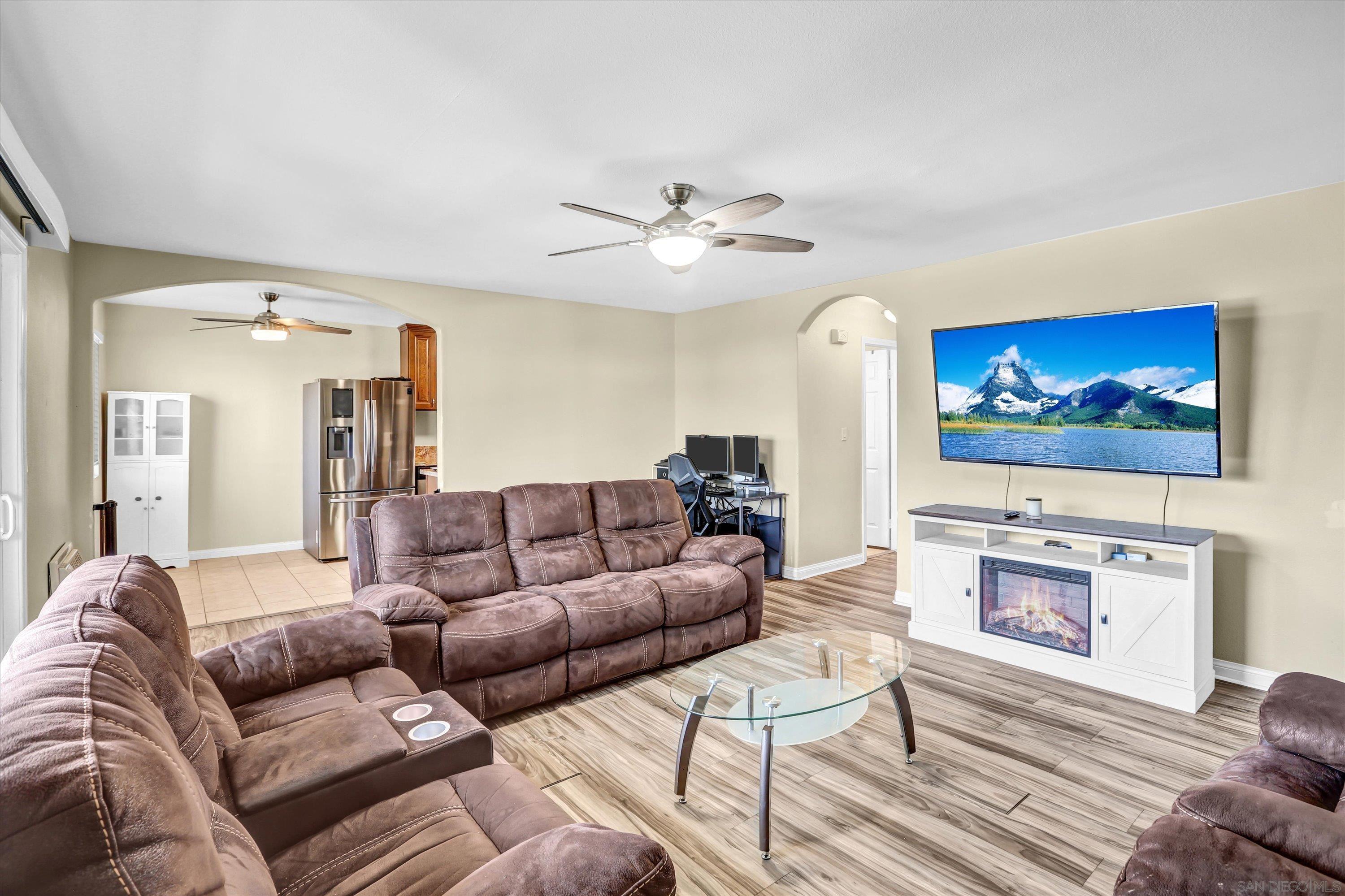 Detail Gallery Image 4 of 13 For 188 S Lincoln  #14,  El Cajon,  CA 92020 - 2 Beds | 1/1 Baths