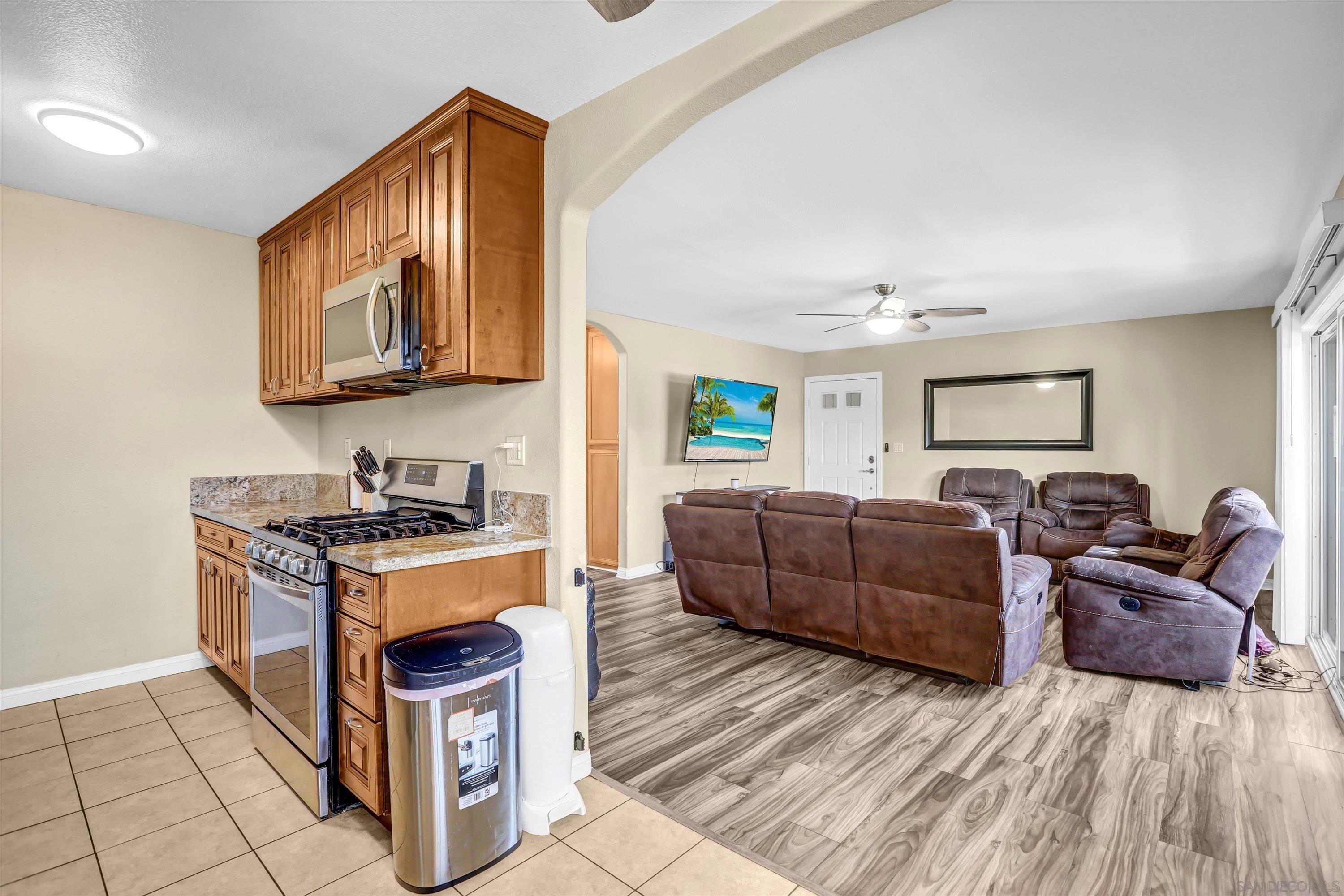 Detail Gallery Image 6 of 13 For 188 S Lincoln  #14,  El Cajon,  CA 92020 - 2 Beds | 1/1 Baths
