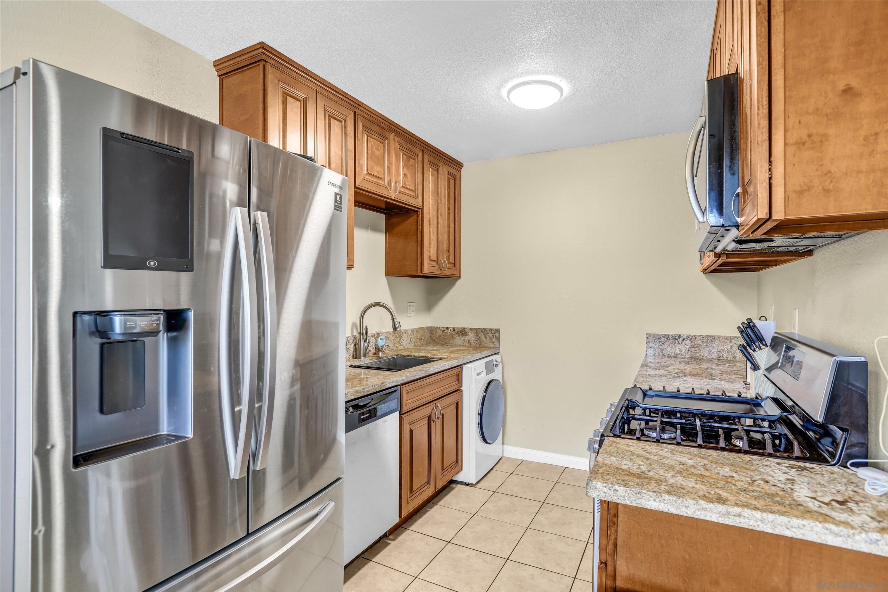 Detail Gallery Image 7 of 13 For 188 S Lincoln  #14,  El Cajon,  CA 92020 - 2 Beds | 1/1 Baths