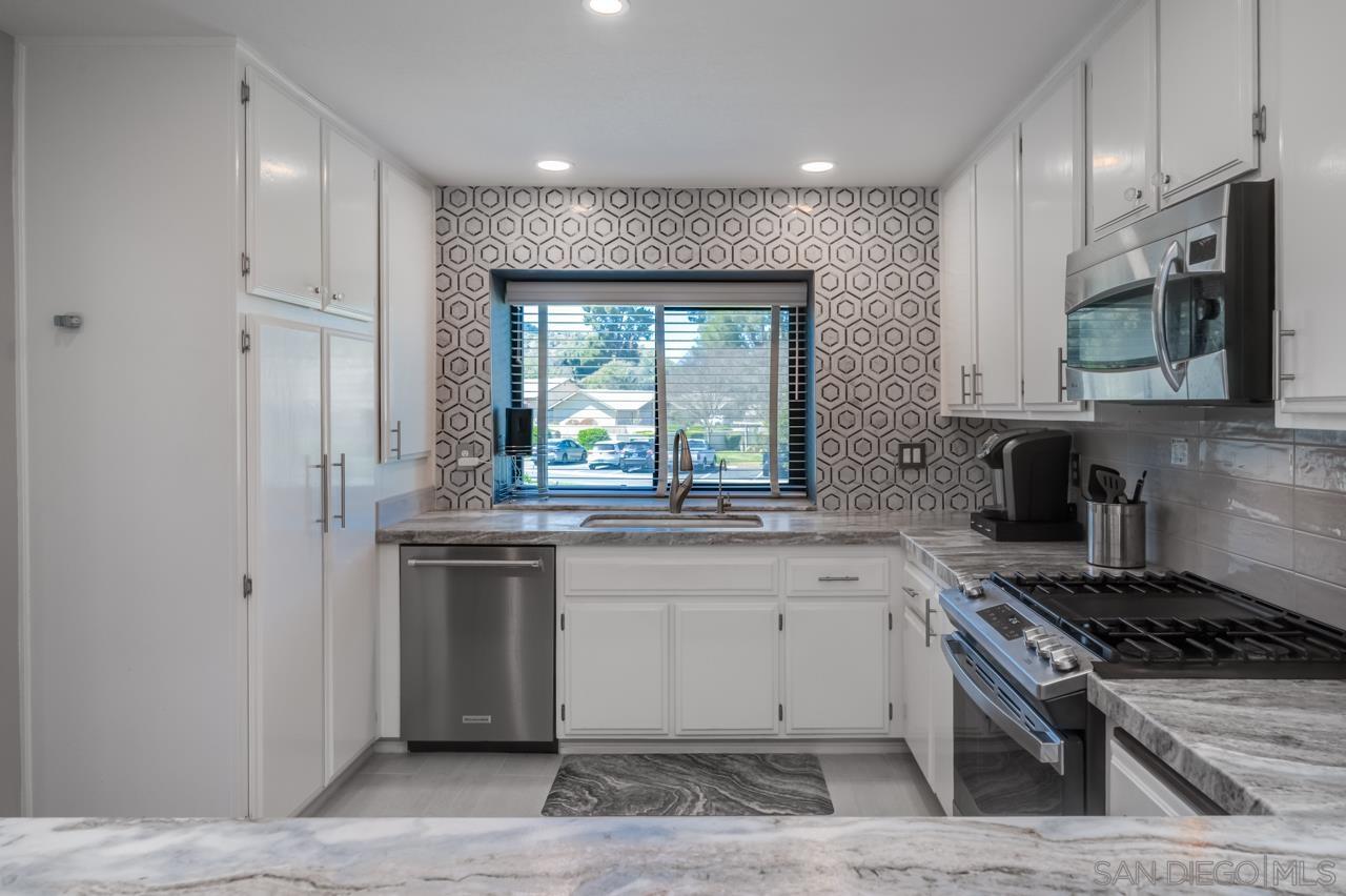 Detail Gallery Image 10 of 35 For 1768  Pala Lake Dr, Fallbrook,  CA 92028 - 2 Beds | 2 Baths