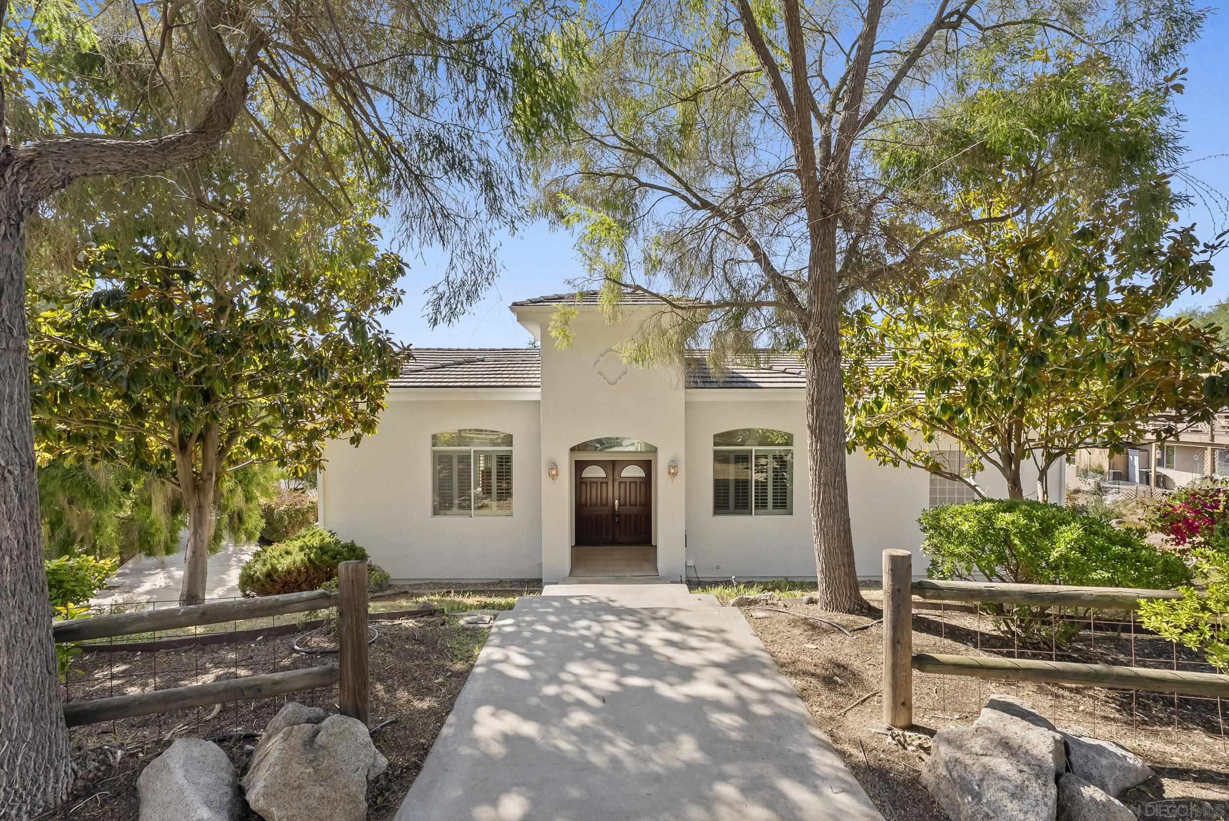 Detail Gallery Image 2 of 47 For 28328  Kettering Ln, Escondido,  CA 92026 - 3 Beds | 2/1 Baths