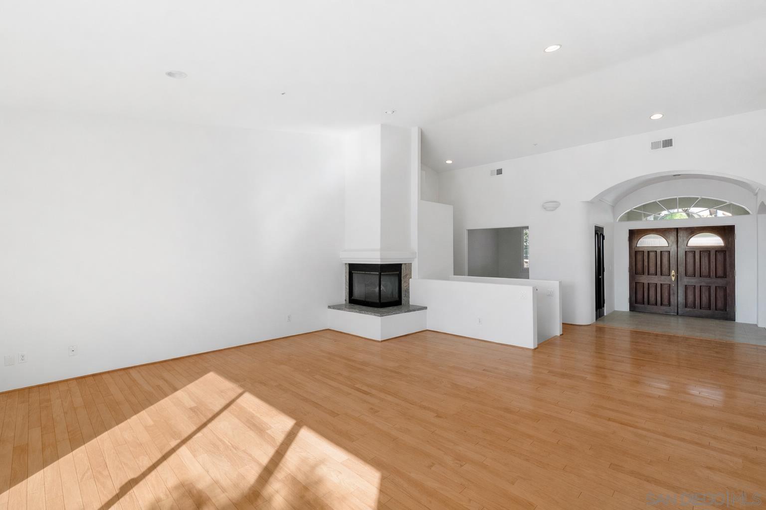 Detail Gallery Image 11 of 47 For 28328  Kettering Ln, Escondido,  CA 92026 - 3 Beds | 2/1 Baths