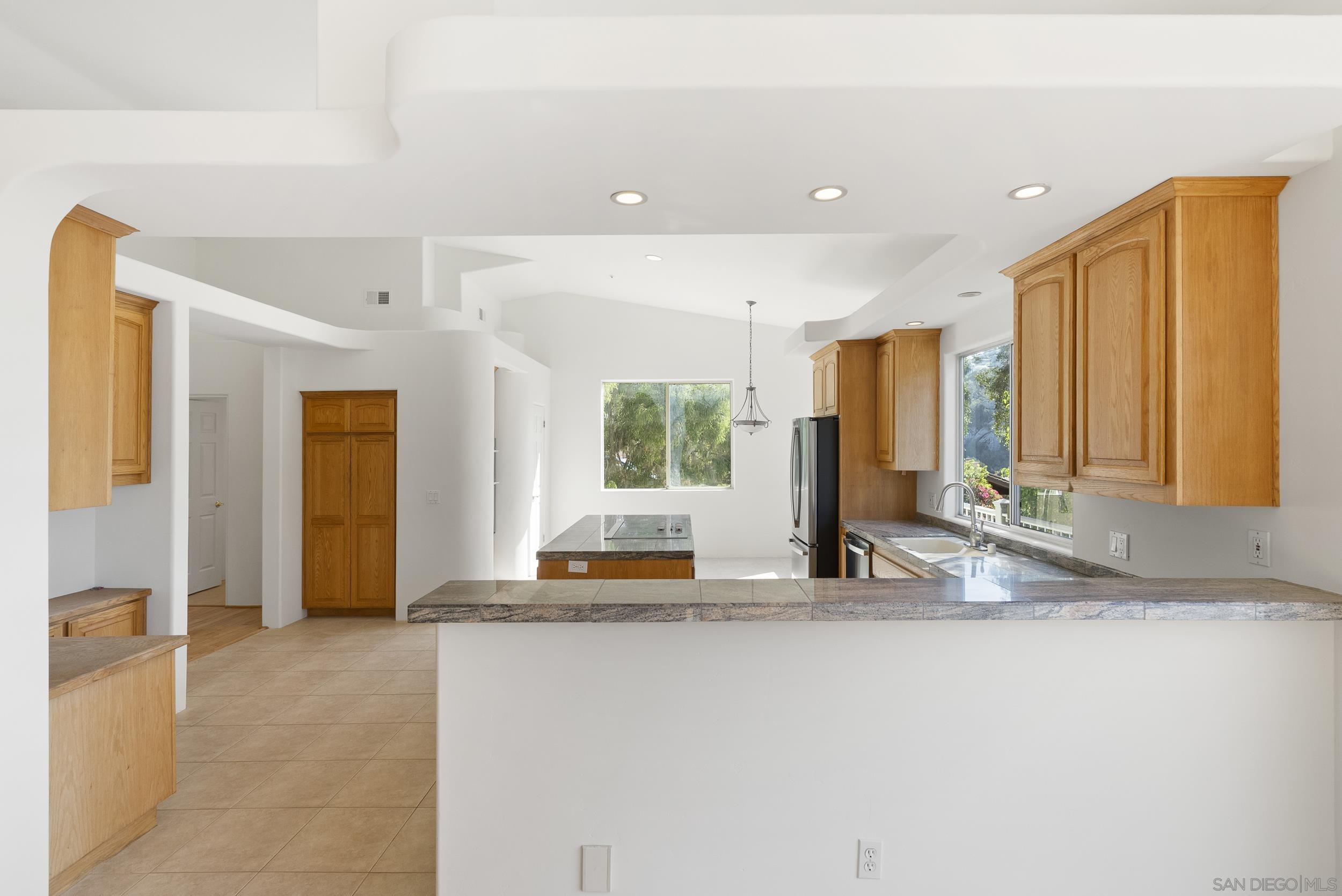 Detail Gallery Image 12 of 47 For 28328  Kettering Ln, Escondido,  CA 92026 - 3 Beds | 2/1 Baths