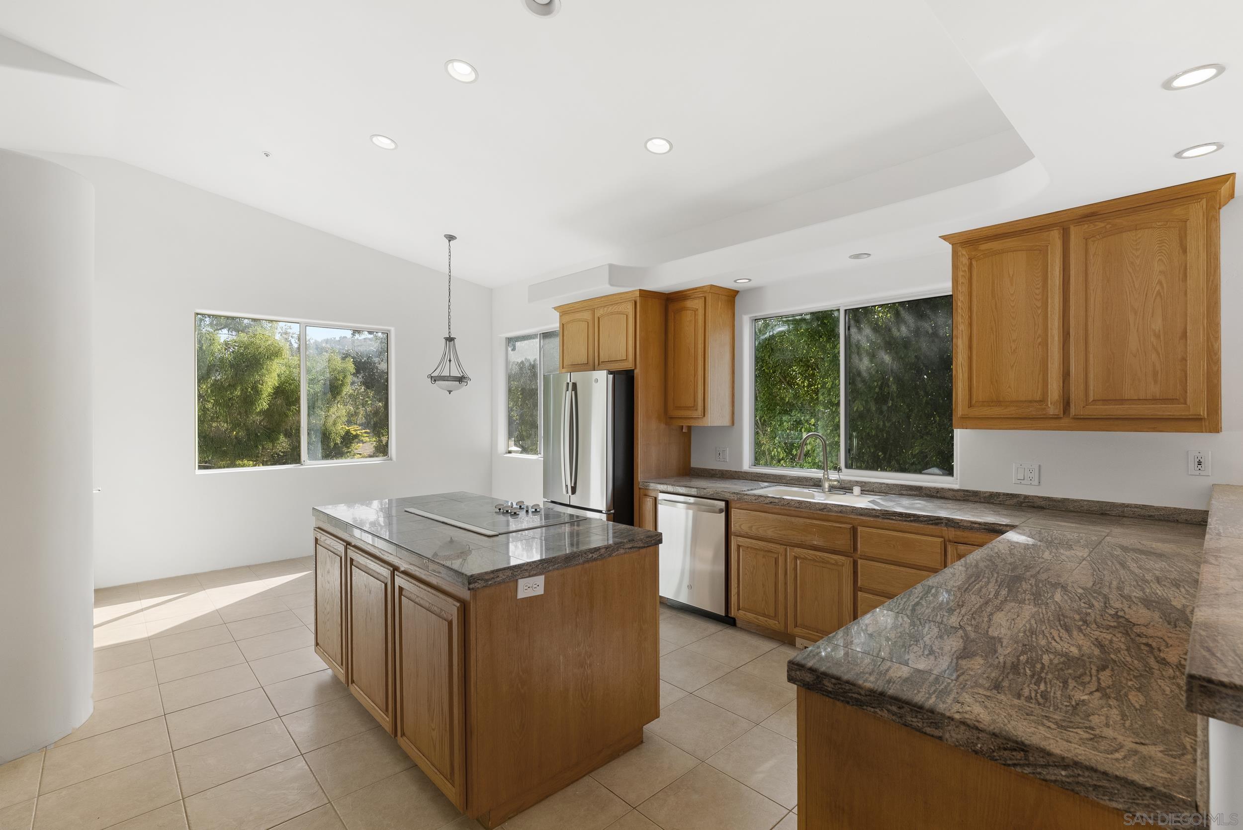 Detail Gallery Image 13 of 47 For 28328  Kettering Ln, Escondido,  CA 92026 - 3 Beds | 2/1 Baths