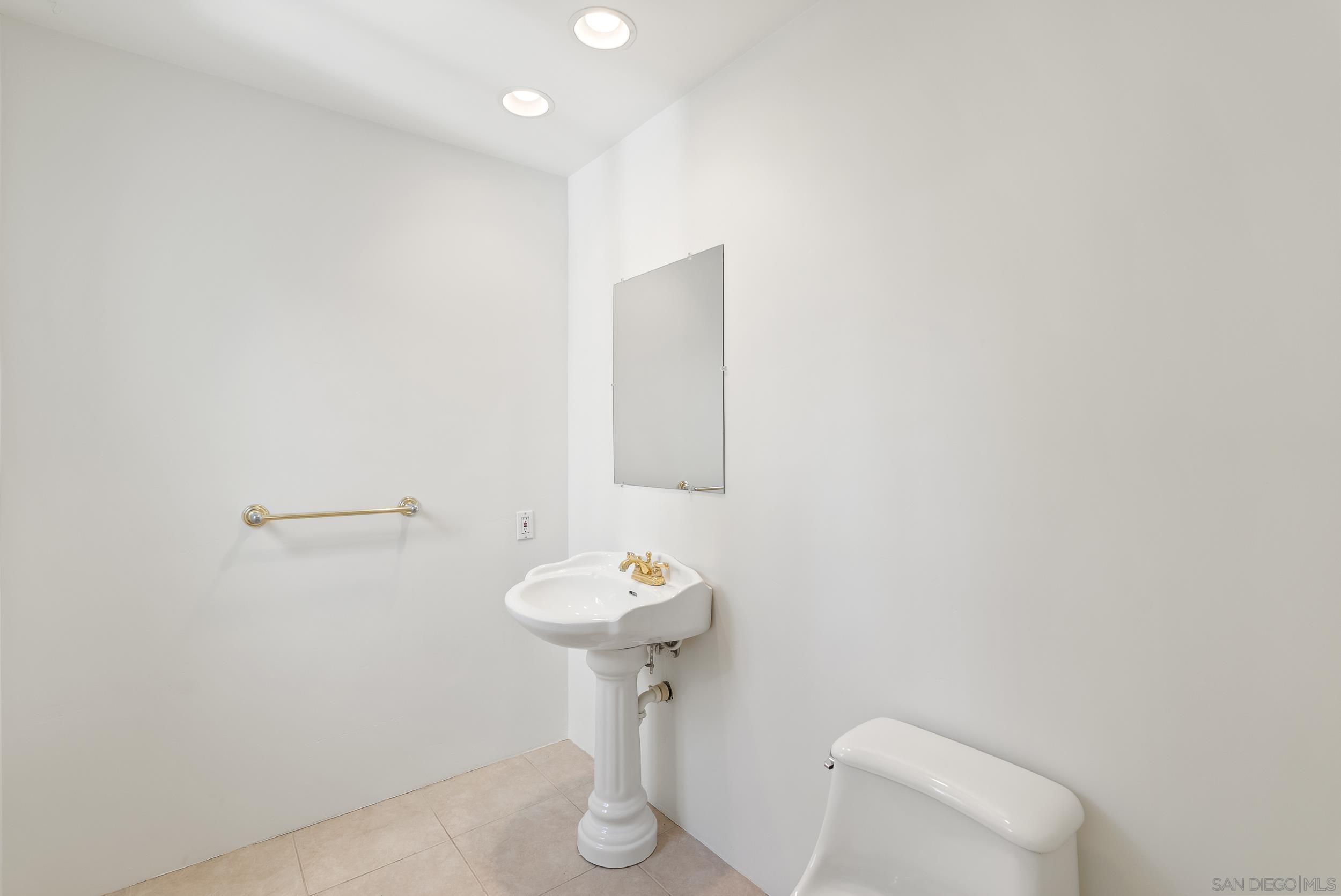 Detail Gallery Image 19 of 47 For 28328  Kettering Ln, Escondido,  CA 92026 - 3 Beds | 2/1 Baths