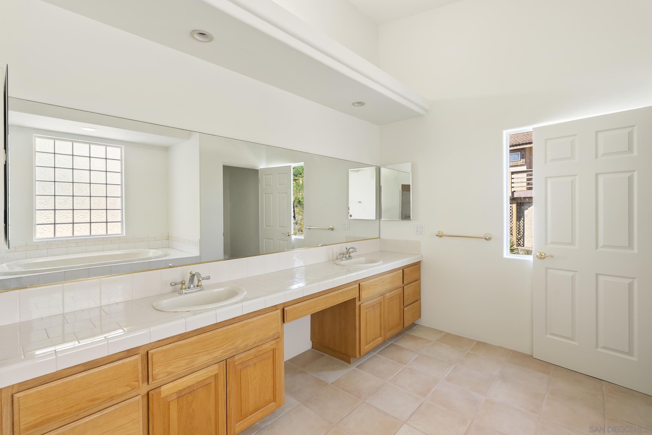 Detail Gallery Image 27 of 47 For 28328  Kettering Ln, Escondido,  CA 92026 - 3 Beds | 2/1 Baths