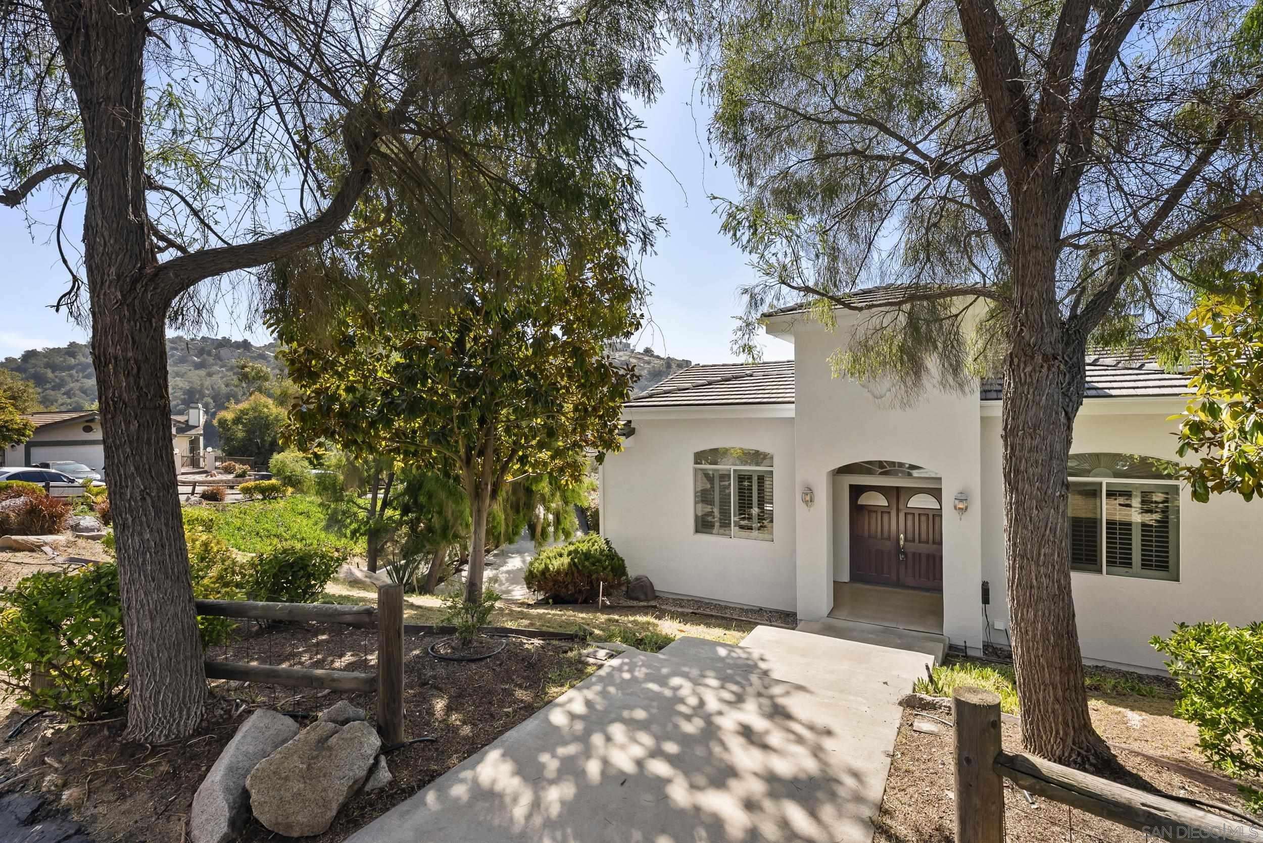 Detail Gallery Image 4 of 47 For 28328  Kettering Ln, Escondido,  CA 92026 - 3 Beds | 2/1 Baths