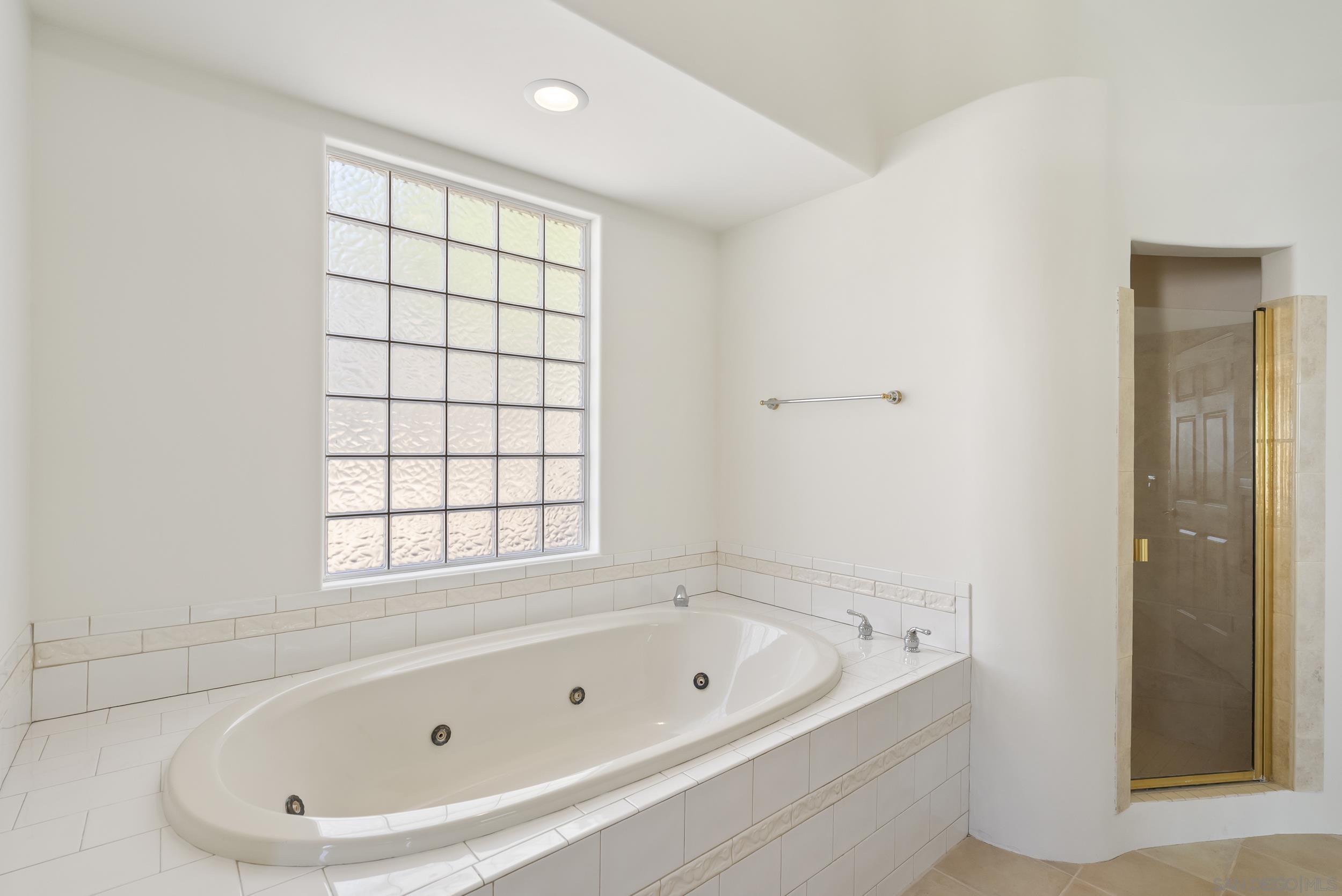 Detail Gallery Image 28 of 47 For 28328  Kettering Ln, Escondido,  CA 92026 - 3 Beds | 2/1 Baths