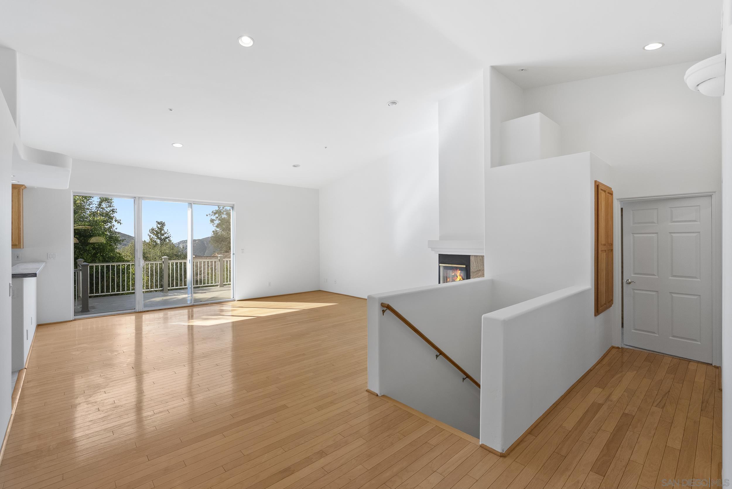 Detail Gallery Image 10 of 47 For 28328  Kettering Ln, Escondido,  CA 92026 - 3 Beds | 2/1 Baths