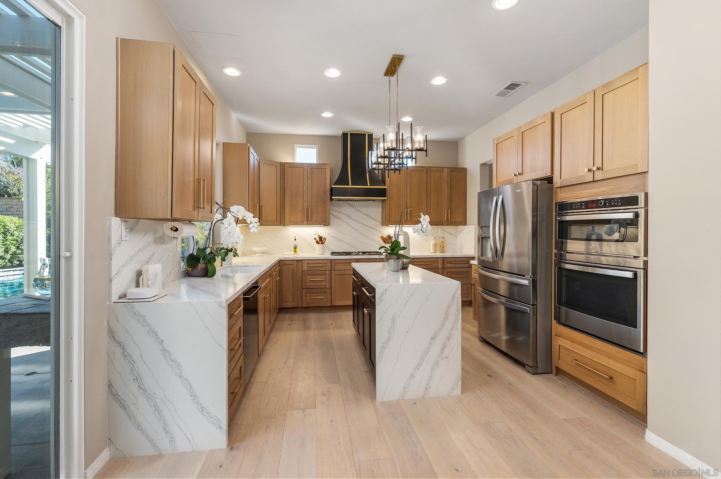 Detail Gallery Image 15 of 43 For 4972  Manor Ridge Ln, San Diego,  CA 92130 - 5 Beds | 4 Baths