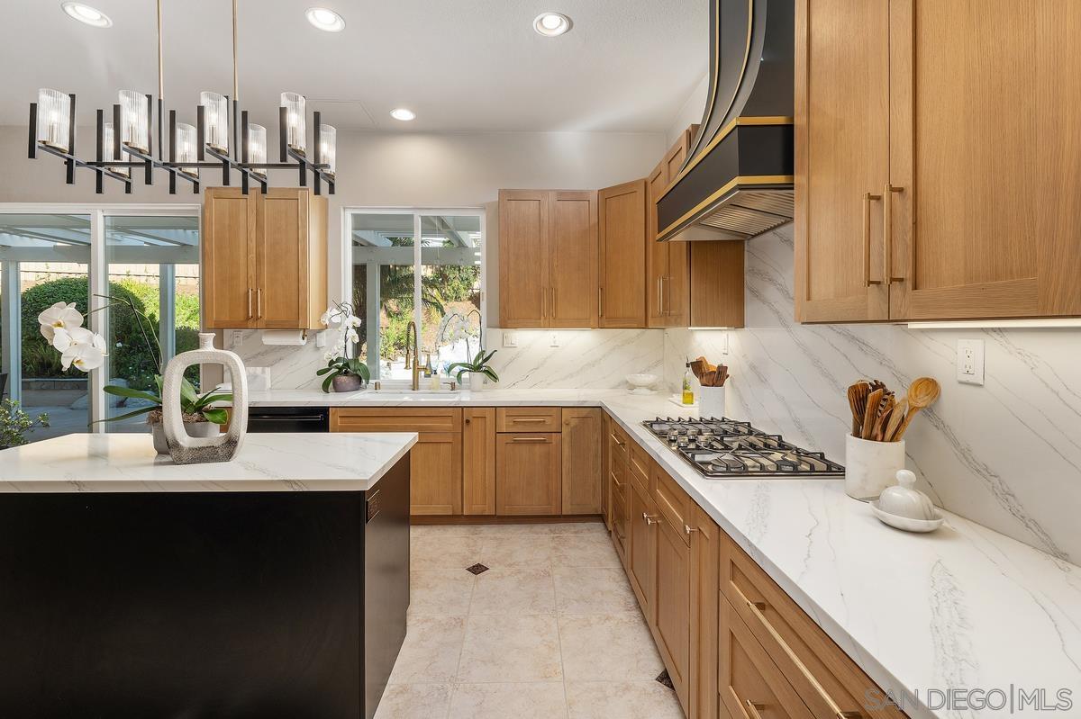 Detail Gallery Image 16 of 43 For 4972  Manor Ridge Ln, San Diego,  CA 92130 - 5 Beds | 4 Baths