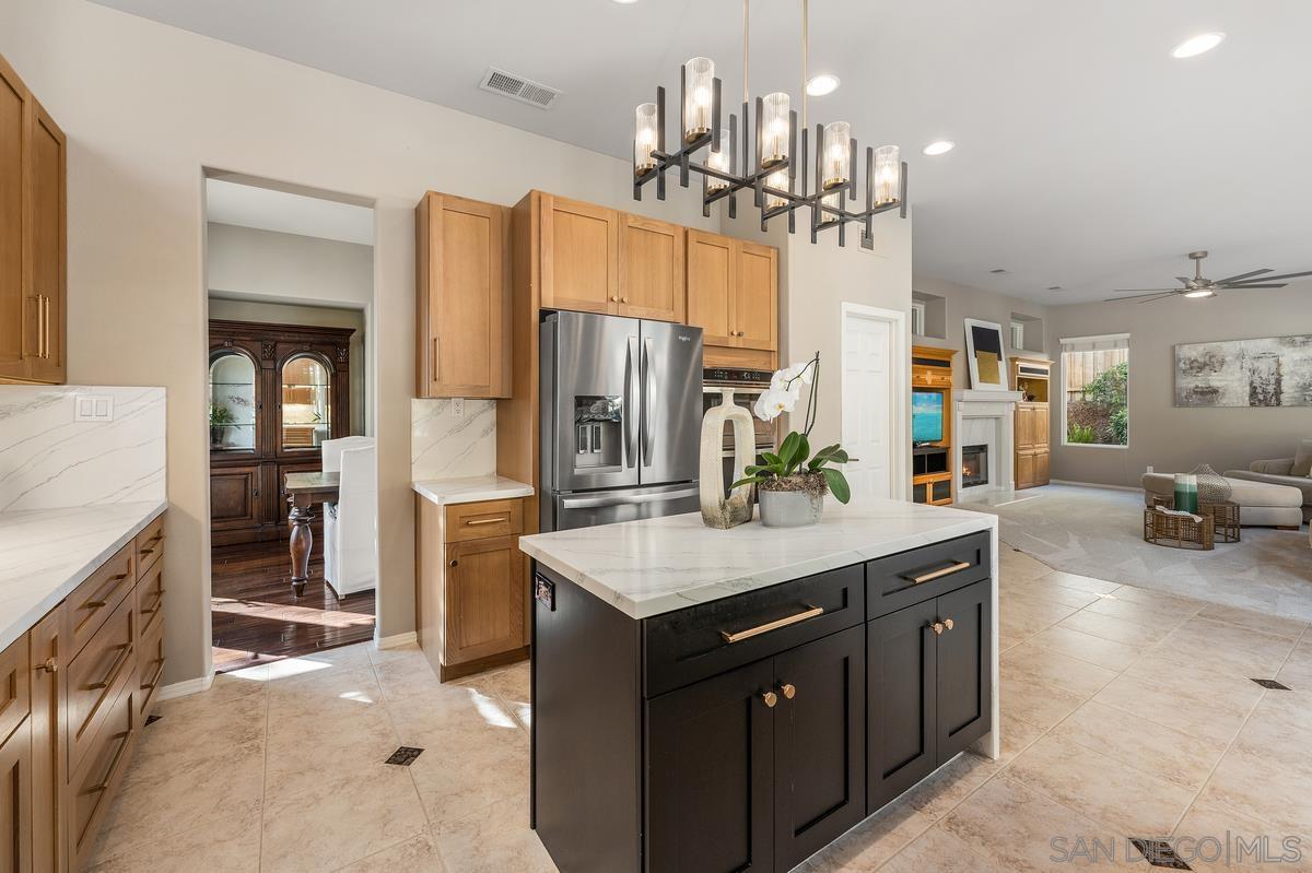 Detail Gallery Image 17 of 43 For 4972  Manor Ridge Ln, San Diego,  CA 92130 - 5 Beds | 4 Baths