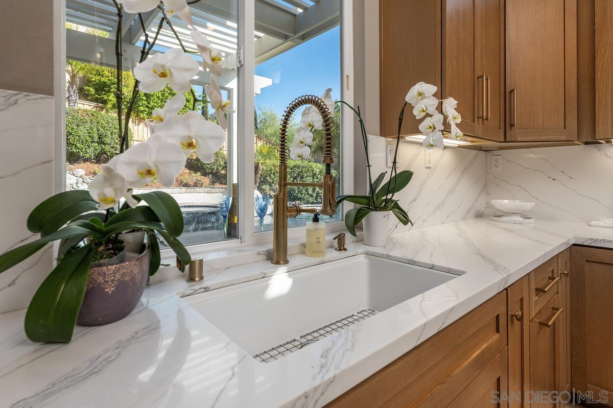 Detail Gallery Image 18 of 43 For 4972  Manor Ridge Ln, San Diego,  CA 92130 - 5 Beds | 4 Baths