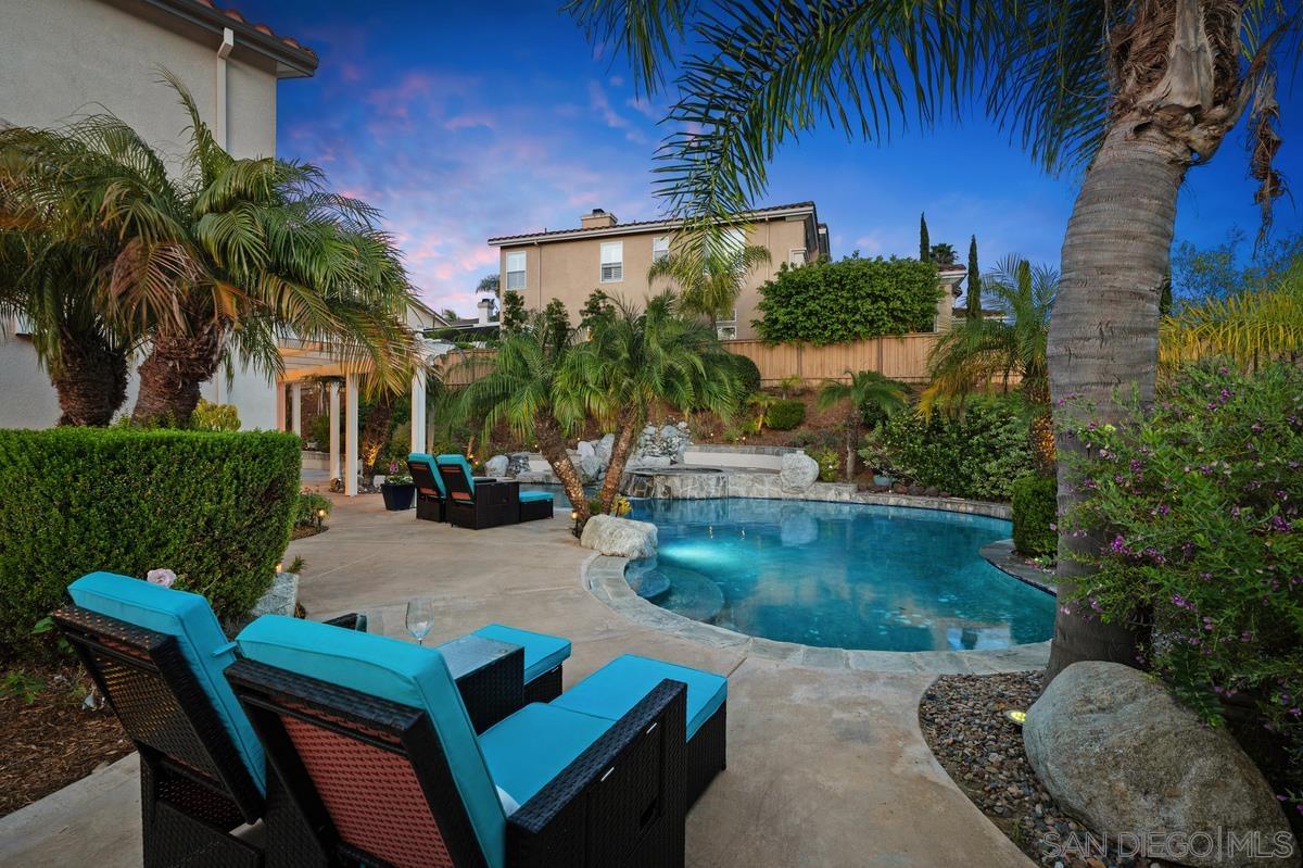 Detail Gallery Image 4 of 43 For 4972  Manor Ridge Ln, San Diego,  CA 92130 - 5 Beds | 4 Baths