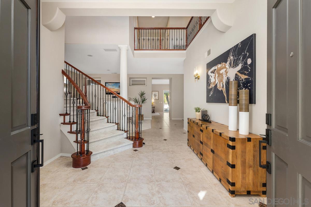 Detail Gallery Image 8 of 43 For 4972  Manor Ridge Ln, San Diego,  CA 92130 - 5 Beds | 4 Baths