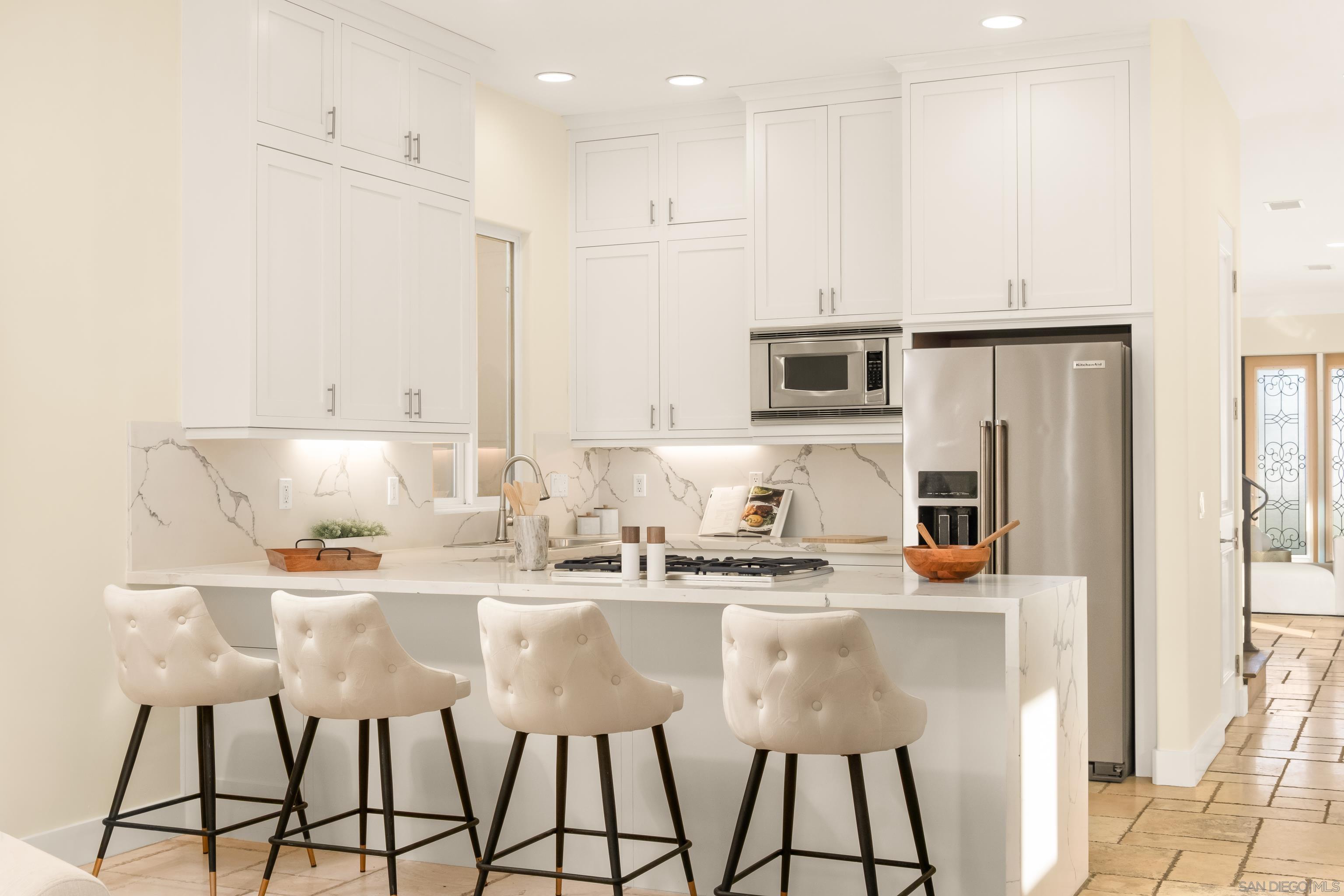 Detail Gallery Image 11 of 69 For 438  H, Coronado,  CA 92118 - 4 Beds | 2/1 Baths