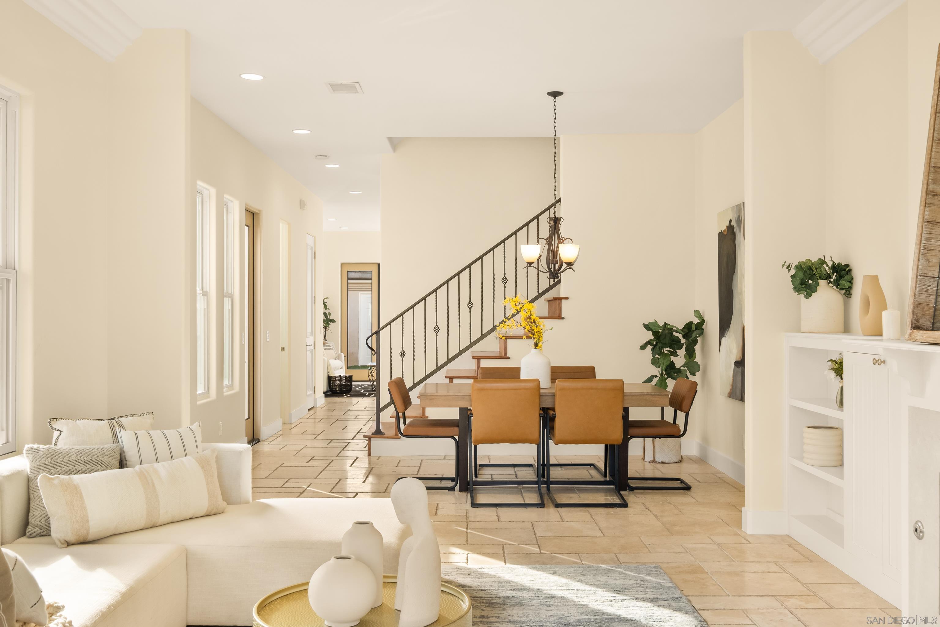 Detail Gallery Image 13 of 69 For 438  H, Coronado,  CA 92118 - 4 Beds | 2/1 Baths