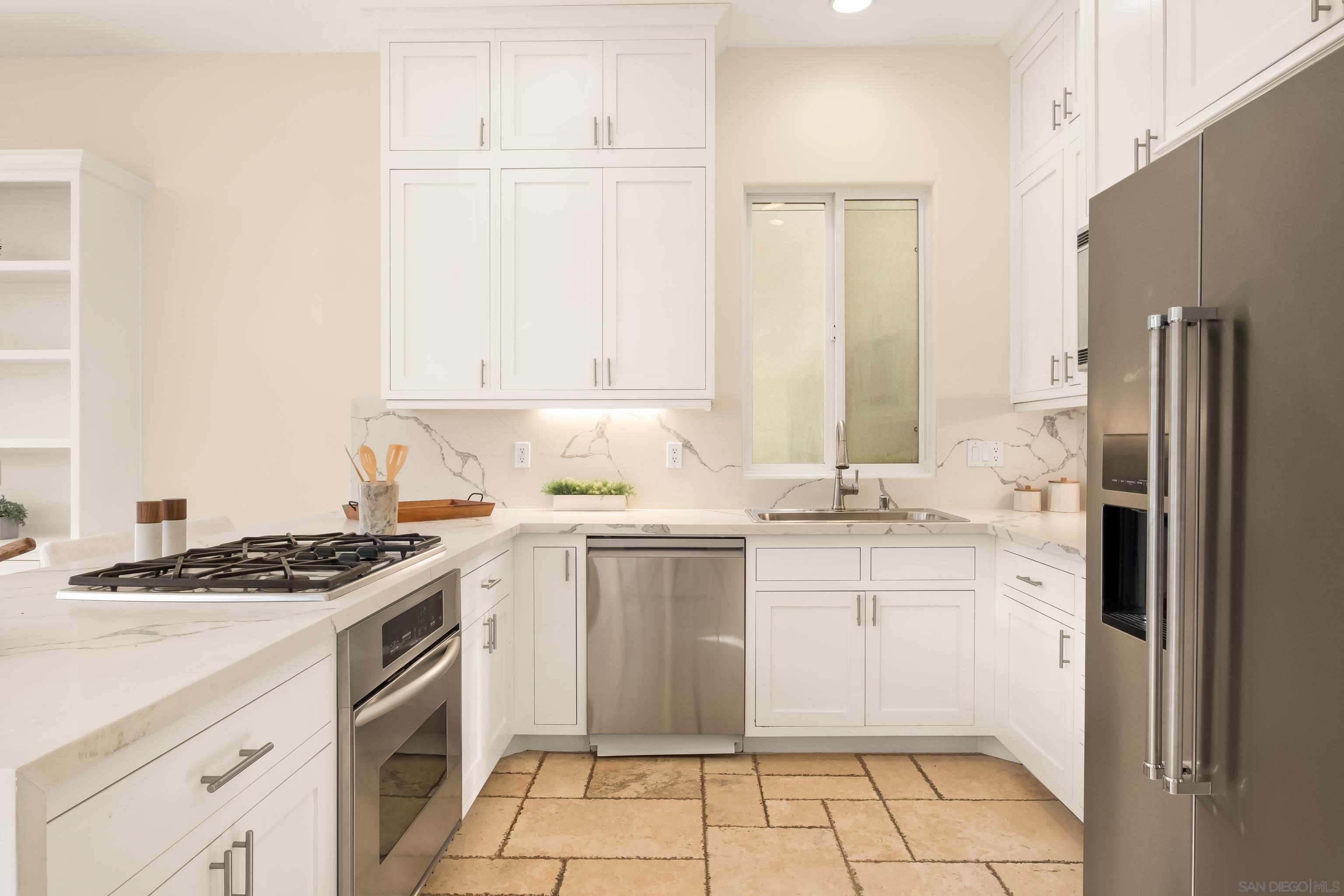 Detail Gallery Image 14 of 69 For 438  H, Coronado,  CA 92118 - 4 Beds | 2/1 Baths