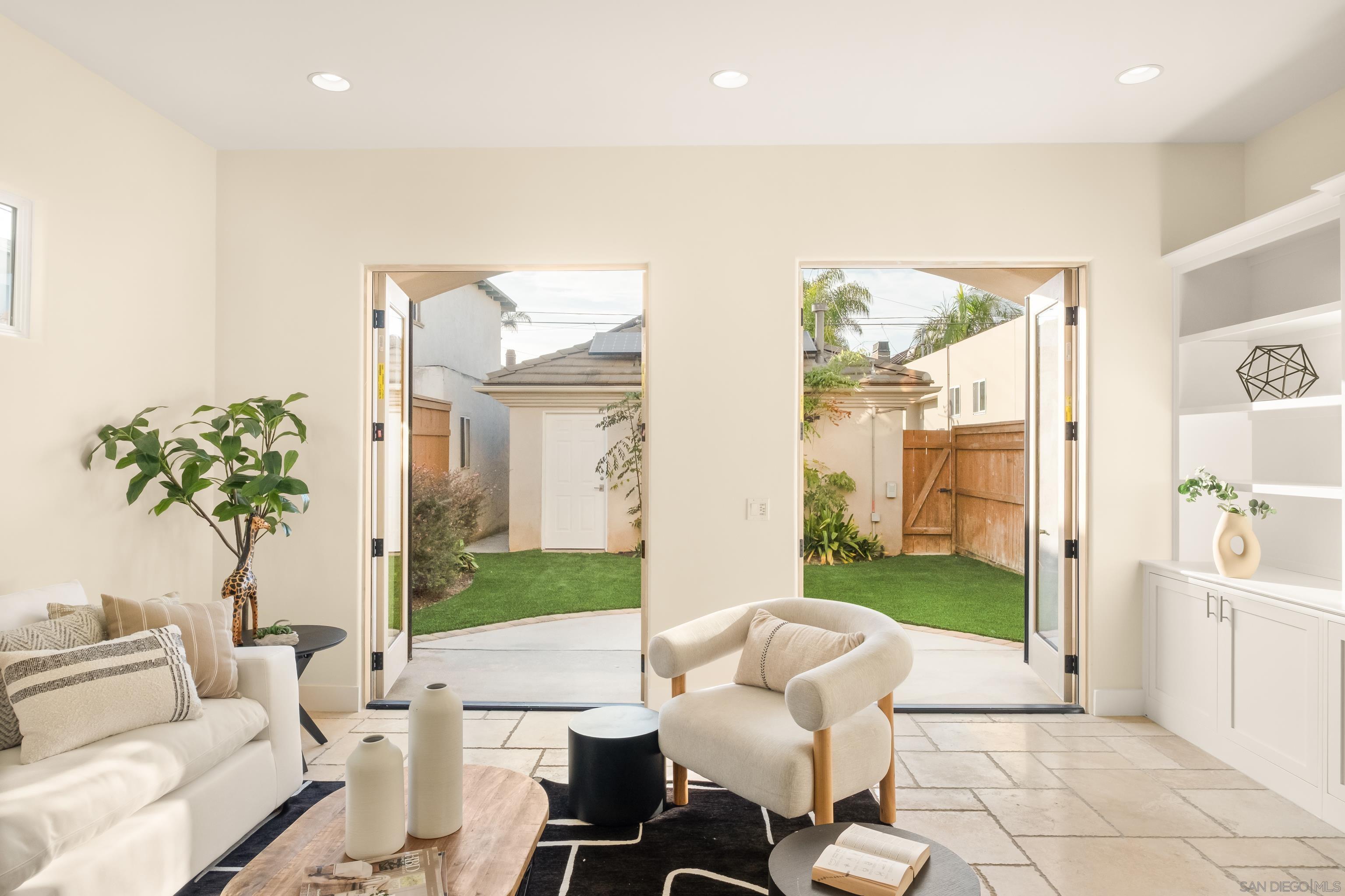 Detail Gallery Image 15 of 69 For 438  H, Coronado,  CA 92118 - 4 Beds | 2/1 Baths