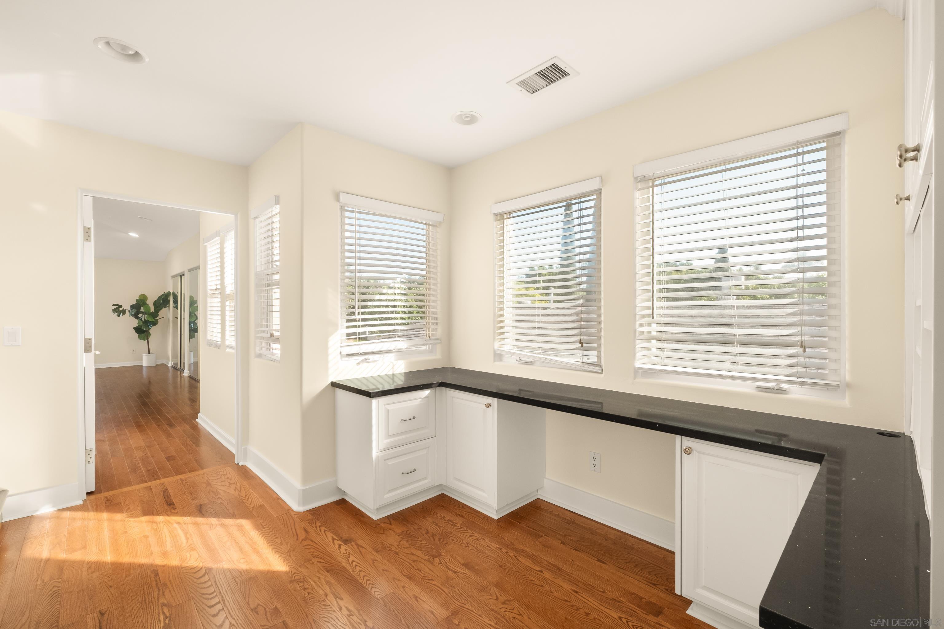 Detail Gallery Image 23 of 69 For 438  H, Coronado,  CA 92118 - 4 Beds | 2/1 Baths