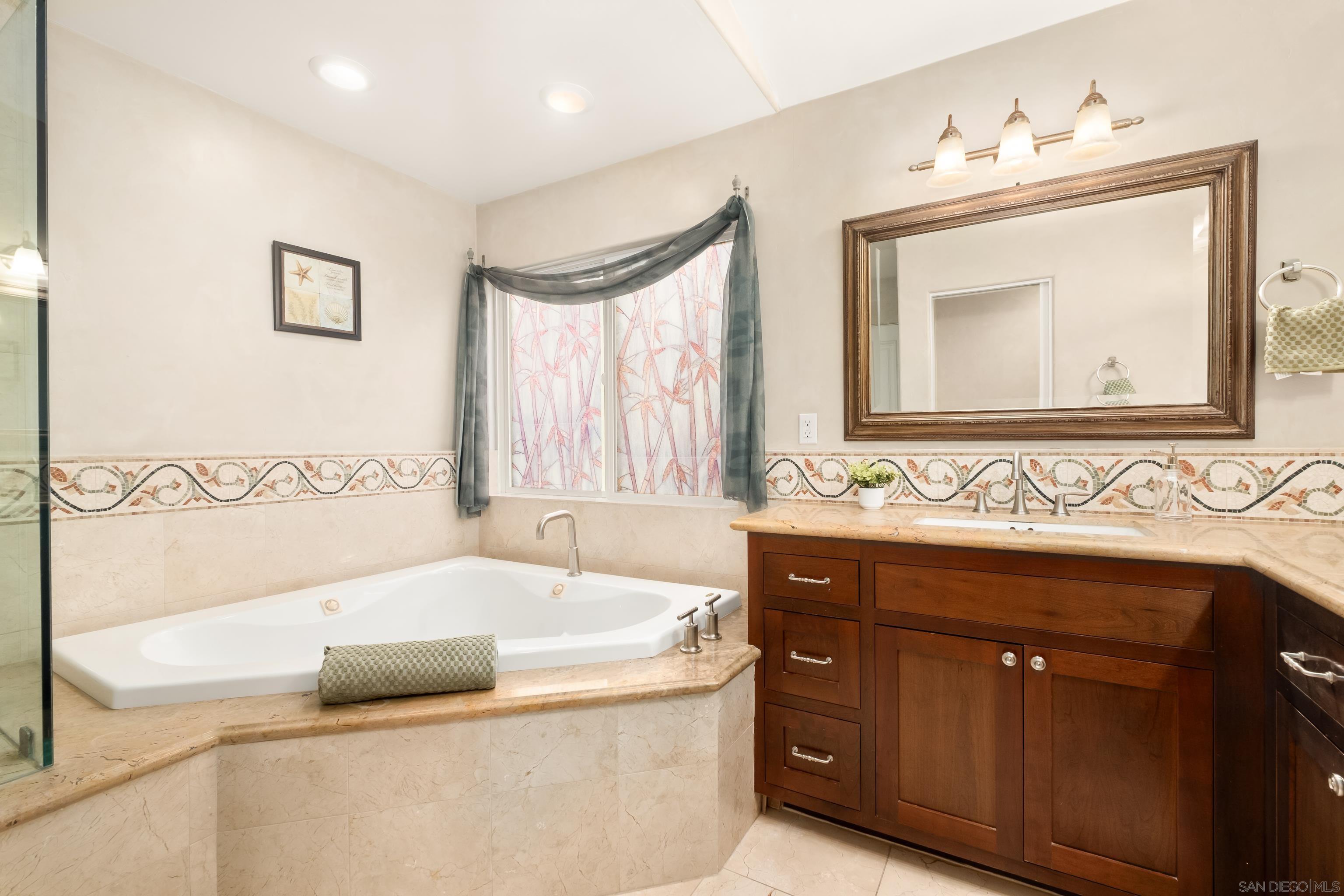 Detail Gallery Image 24 of 69 For 438  H, Coronado,  CA 92118 - 4 Beds | 2/1 Baths