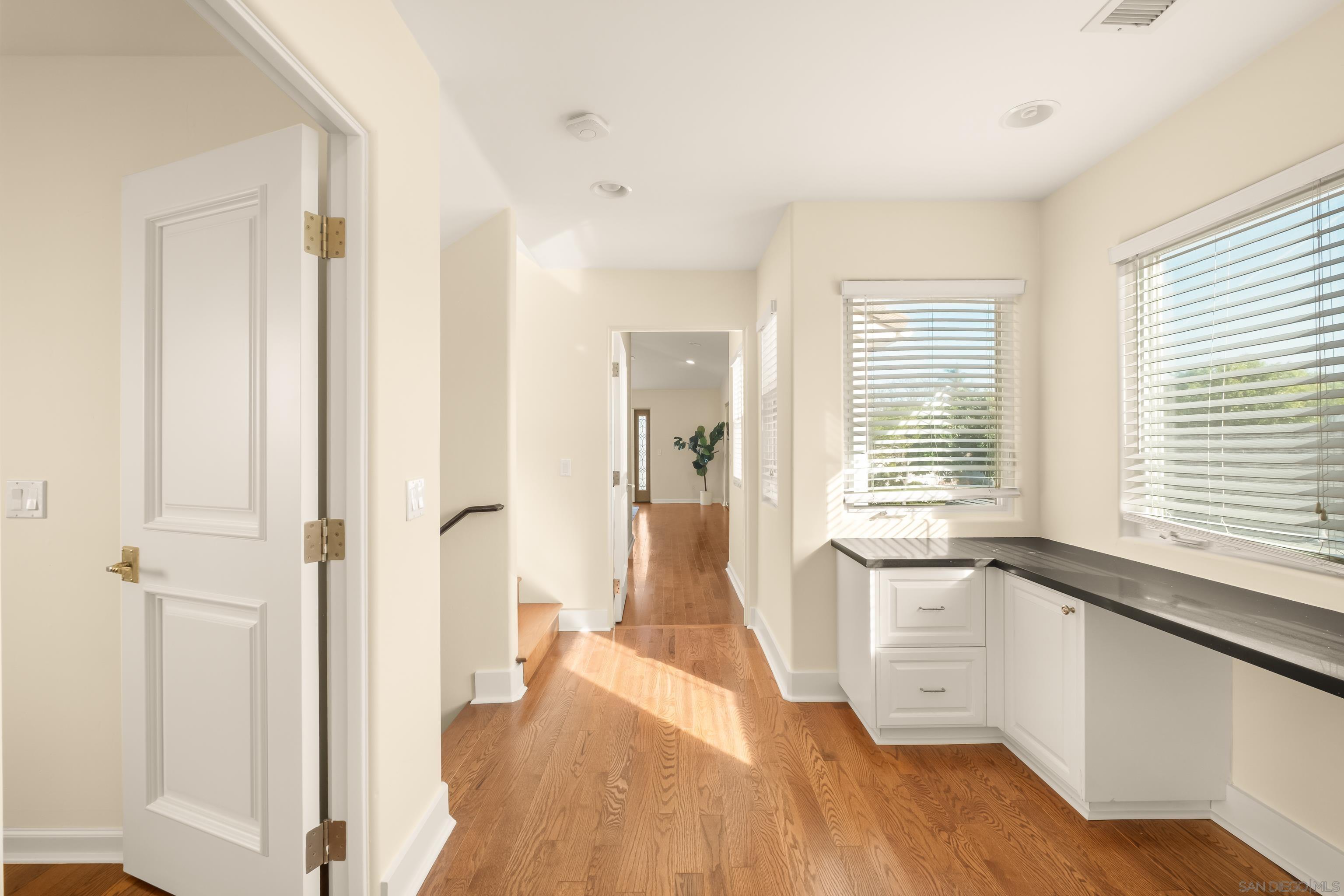 Detail Gallery Image 26 of 69 For 438  H, Coronado,  CA 92118 - 4 Beds | 2/1 Baths