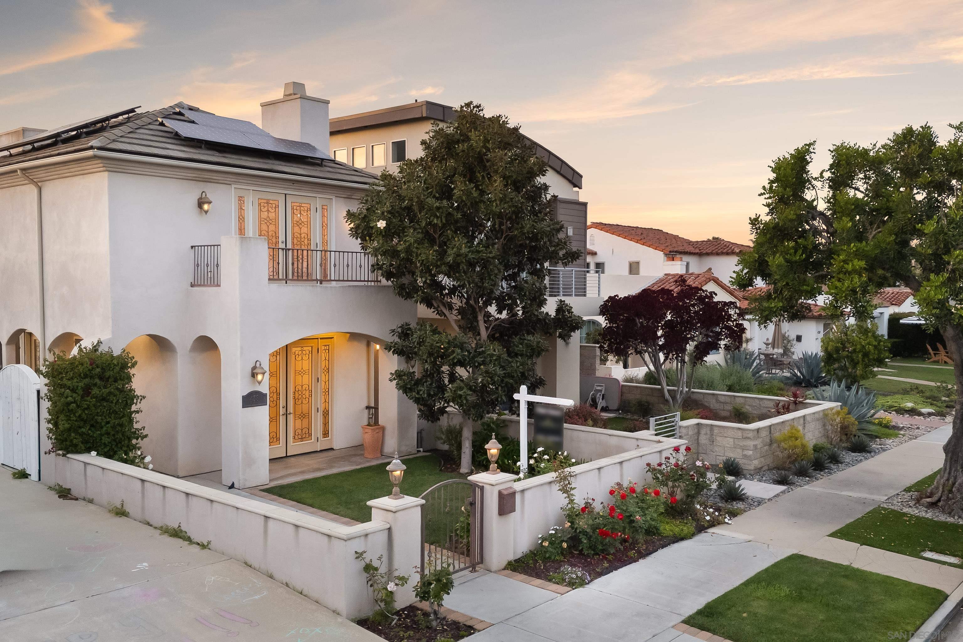 Detail Gallery Image 4 of 69 For 438  H, Coronado,  CA 92118 - 4 Beds | 2/1 Baths