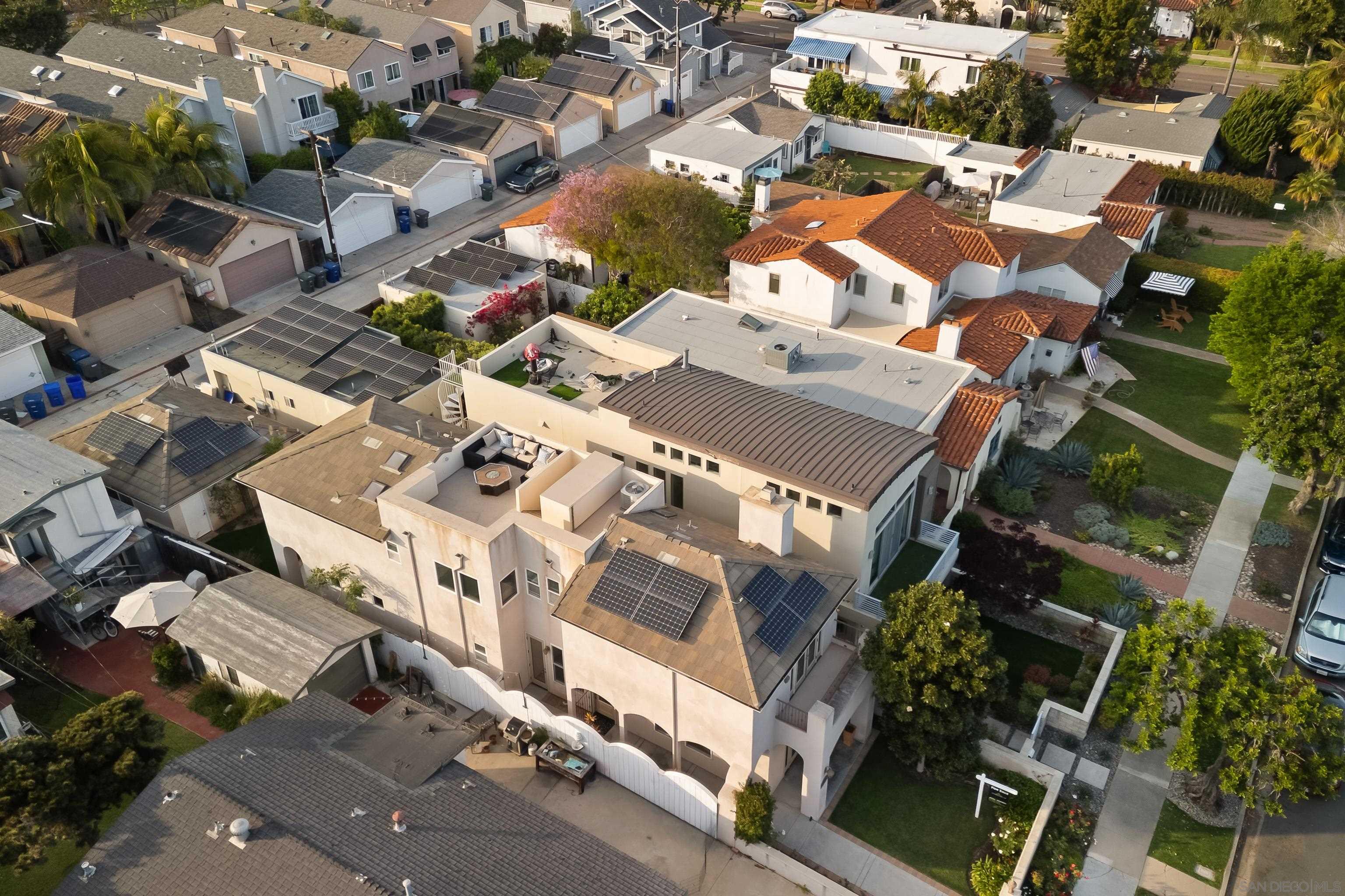 Detail Gallery Image 6 of 69 For 438  H, Coronado,  CA 92118 - 4 Beds | 2/1 Baths