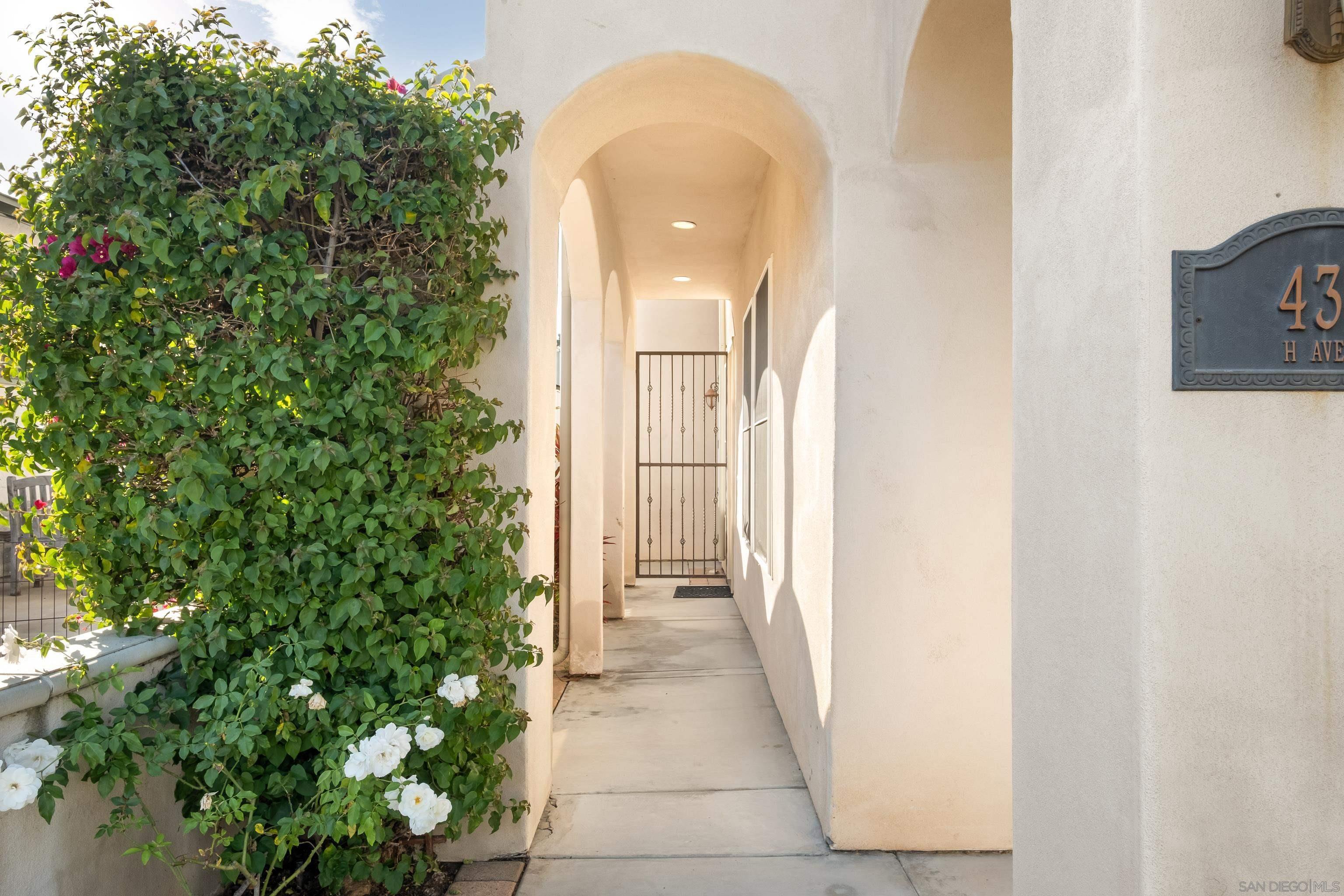 Detail Gallery Image 7 of 69 For 438  H, Coronado,  CA 92118 - 4 Beds | 2/1 Baths