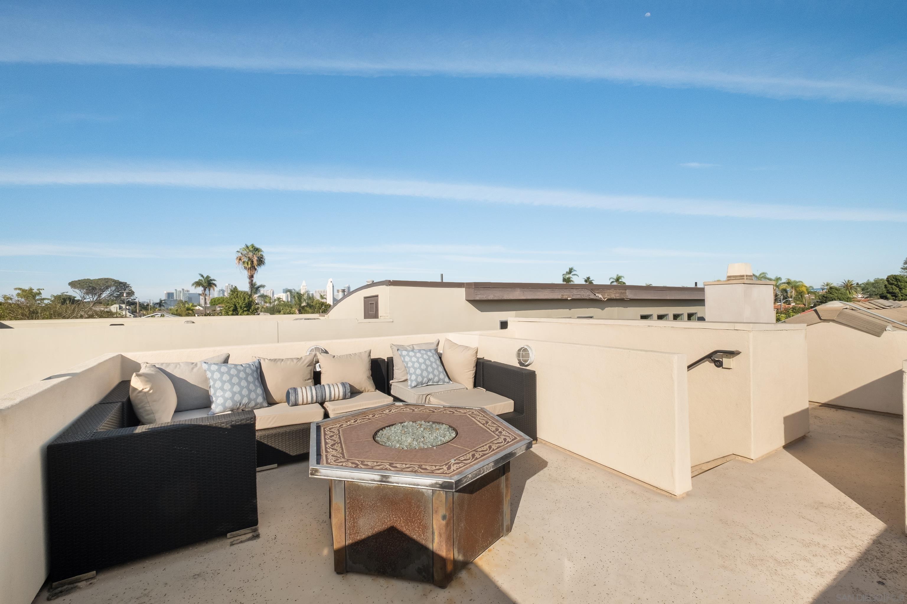 Detail Gallery Image 62 of 69 For 438  H, Coronado,  CA 92118 - 4 Beds | 2/1 Baths