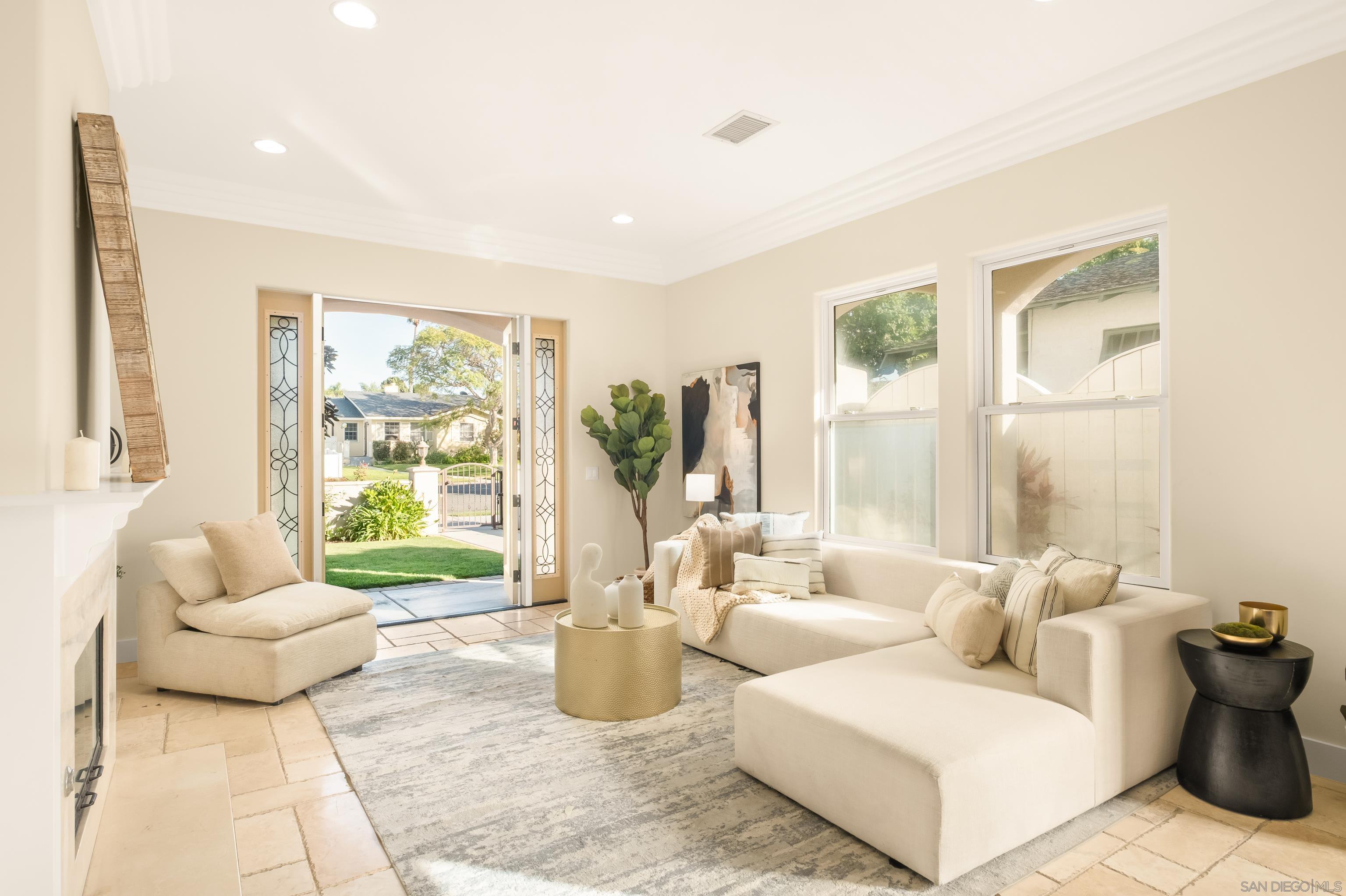 Detail Gallery Image 9 of 69 For 438  H, Coronado,  CA 92118 - 4 Beds | 2/1 Baths