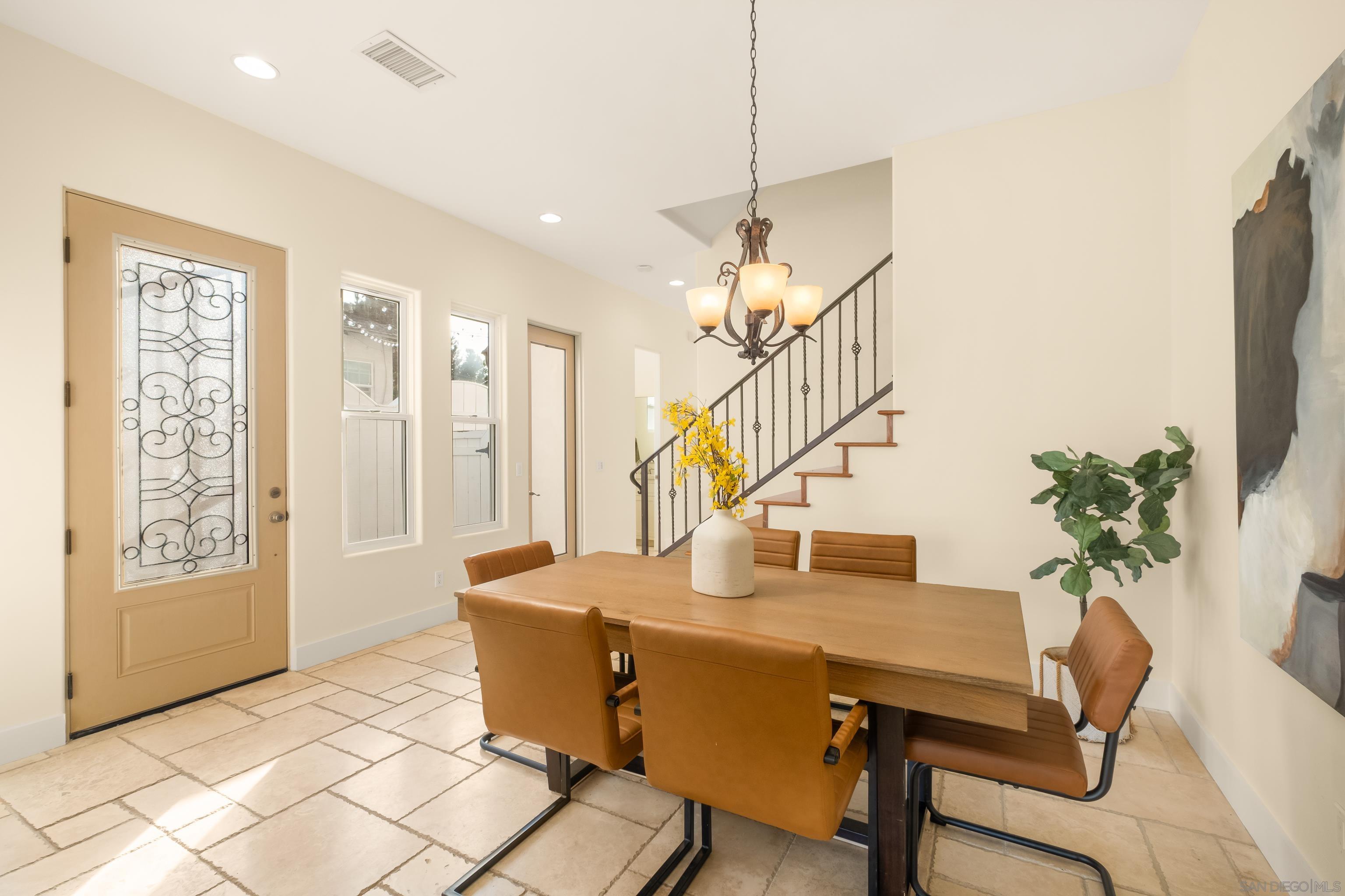 Detail Gallery Image 10 of 69 For 438  H, Coronado,  CA 92118 - 4 Beds | 2/1 Baths