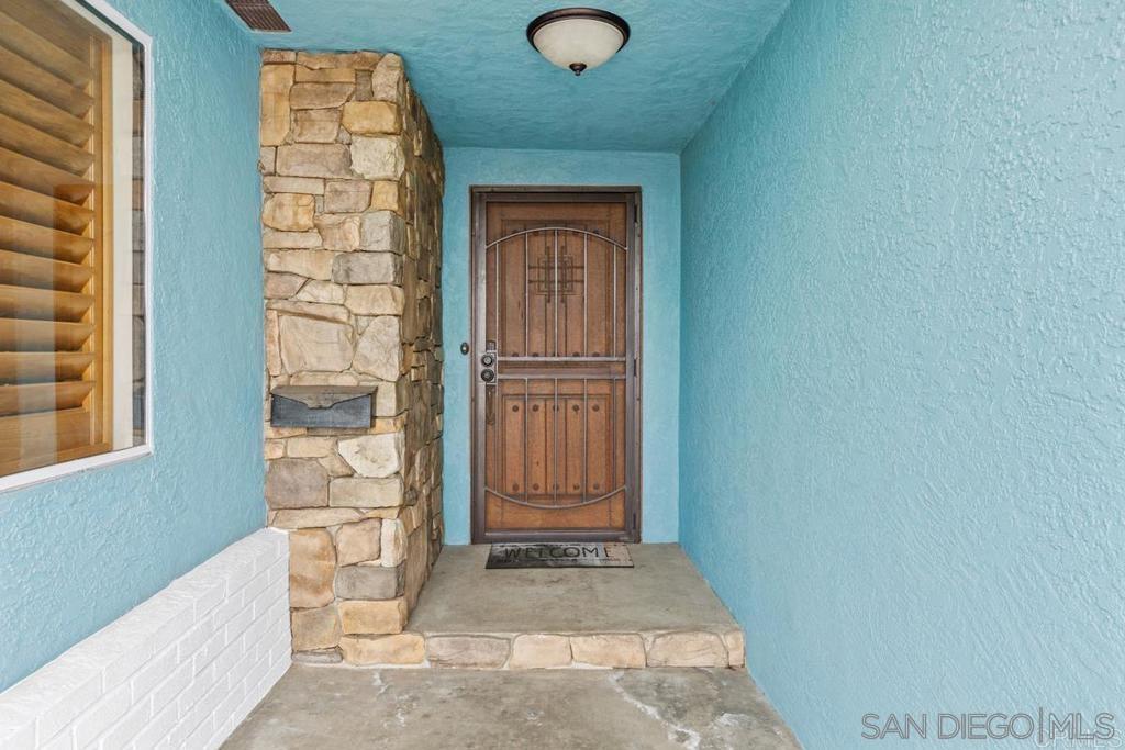 Detail Gallery Image 4 of 5 For 939  Holly Ave, Imperial Beach,  CA 91932 - 3 Beds | 2 Baths